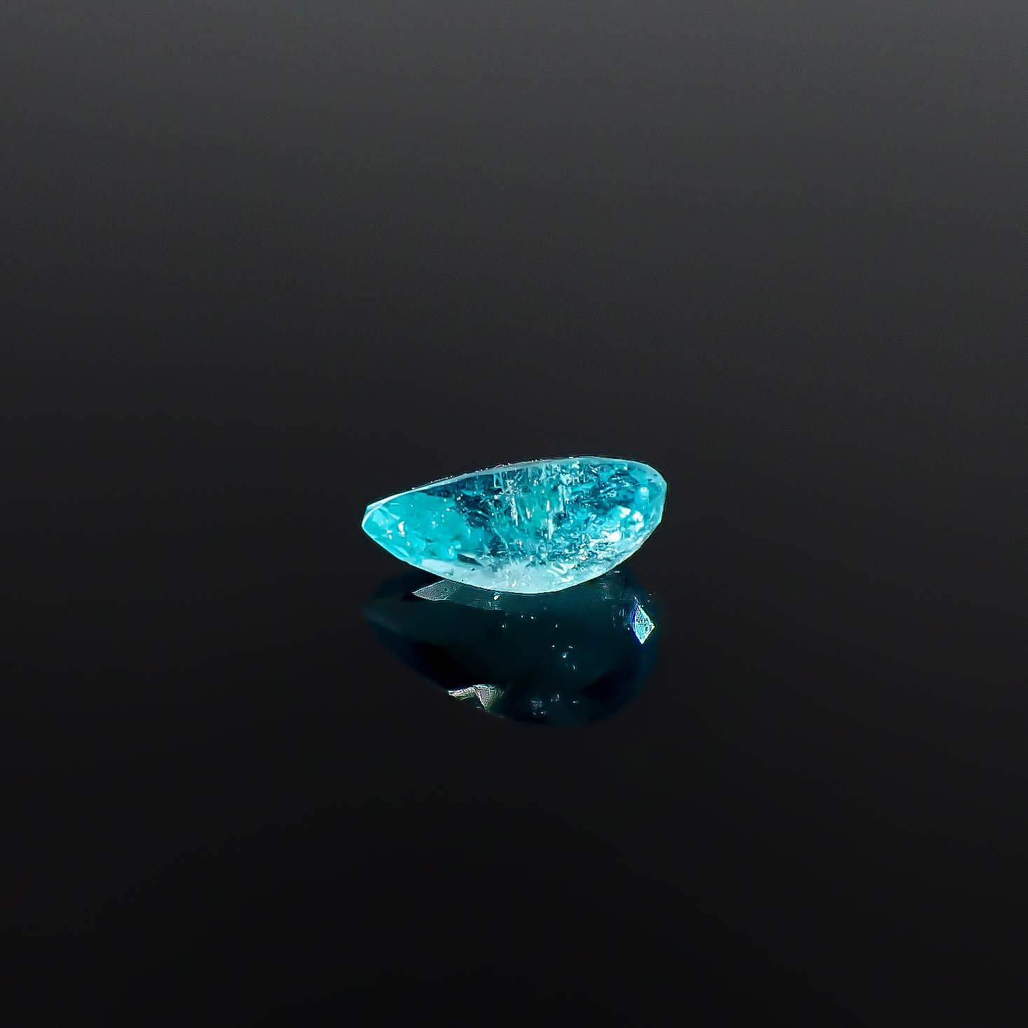 パライバトルマリン ブラジル・パライバ州バターリャ鉱山産 0.36ct [250931068]6.1x3.9mm前後