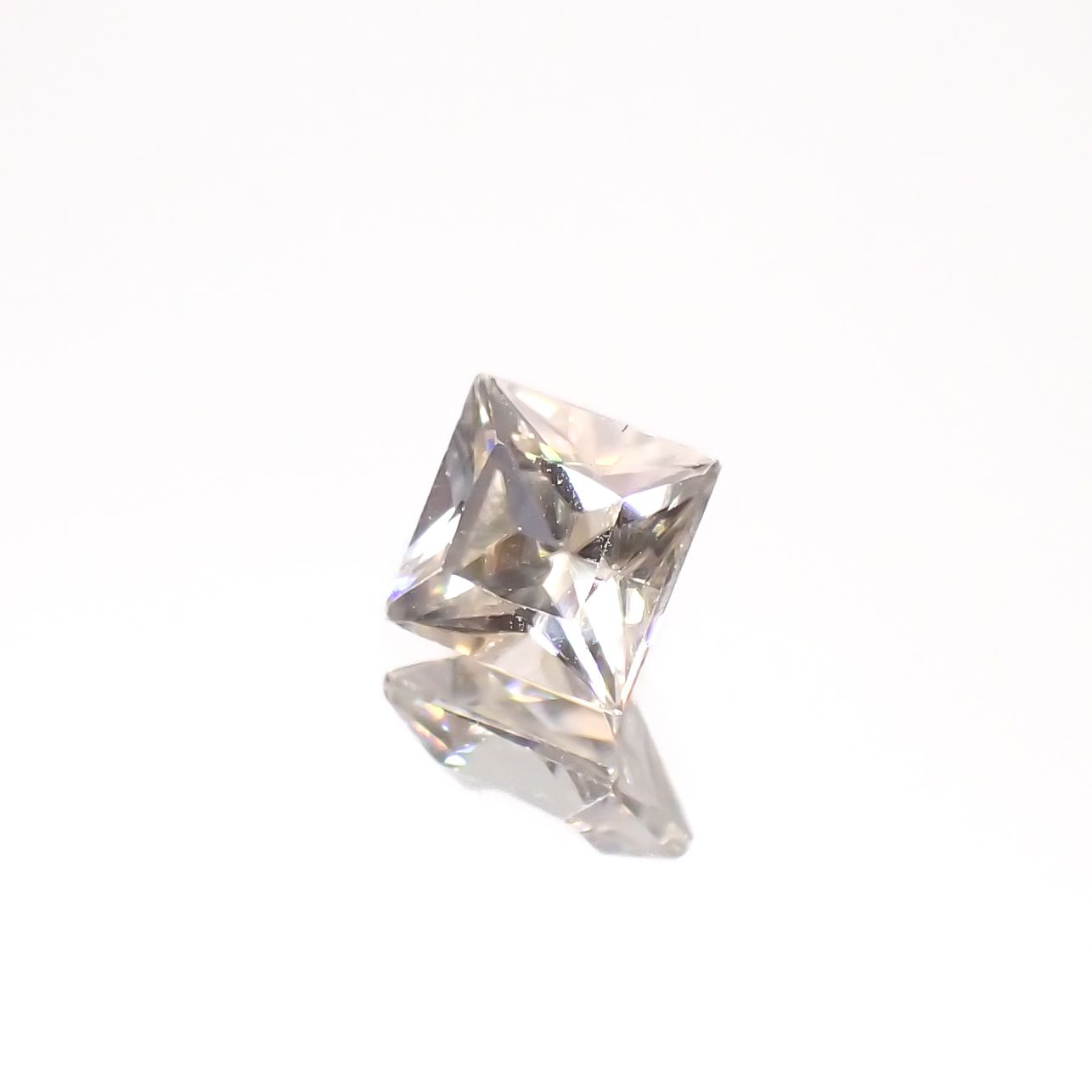 ◇プリンセスカット◇シャンパンカラージルコン スリランカ/カンボジア産 0.71ct[230521906]4.5x4.3mm前後