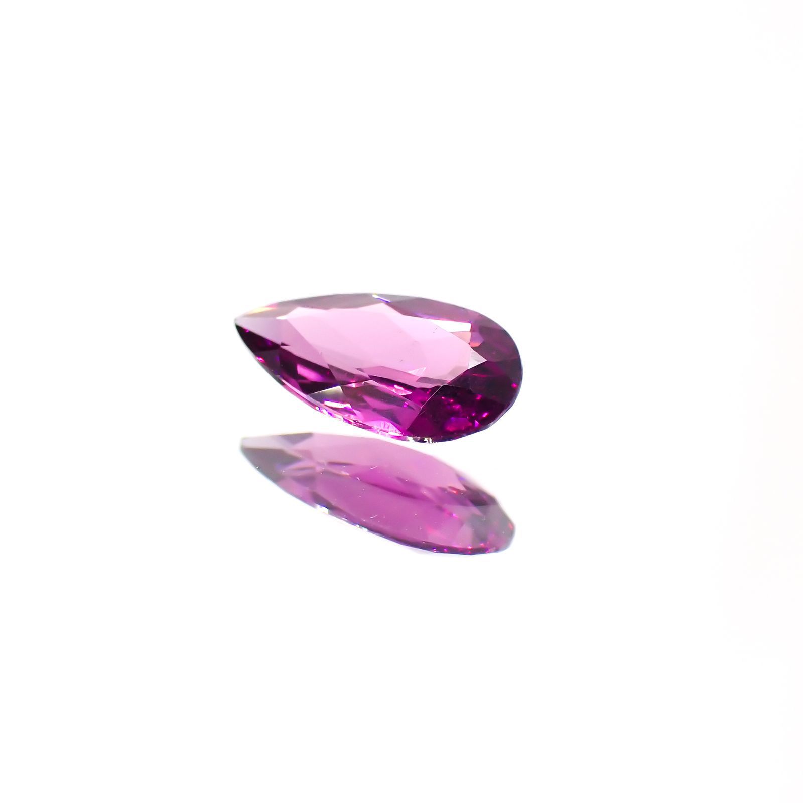 グレープガーネット(宝石名ロードライト・ガーネット)ブラジル産 0.86ct 識別済[250113896]8.8x4.6mm前後