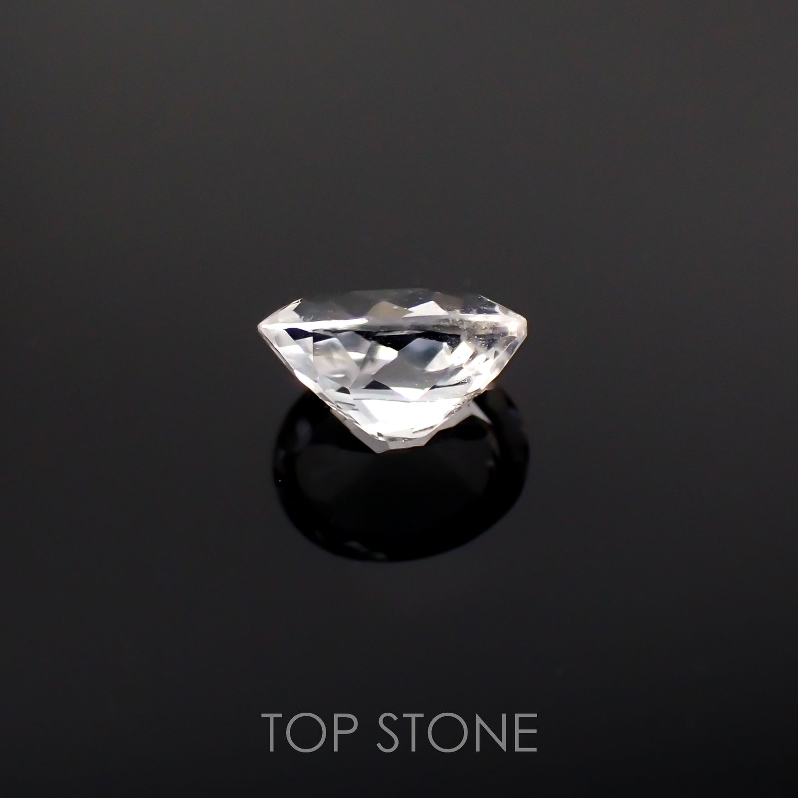 フェナカイト(宝石名フェナカイト)マダガスカル産 0.25ct 識別済[221018422]4.6x3.6mm前後