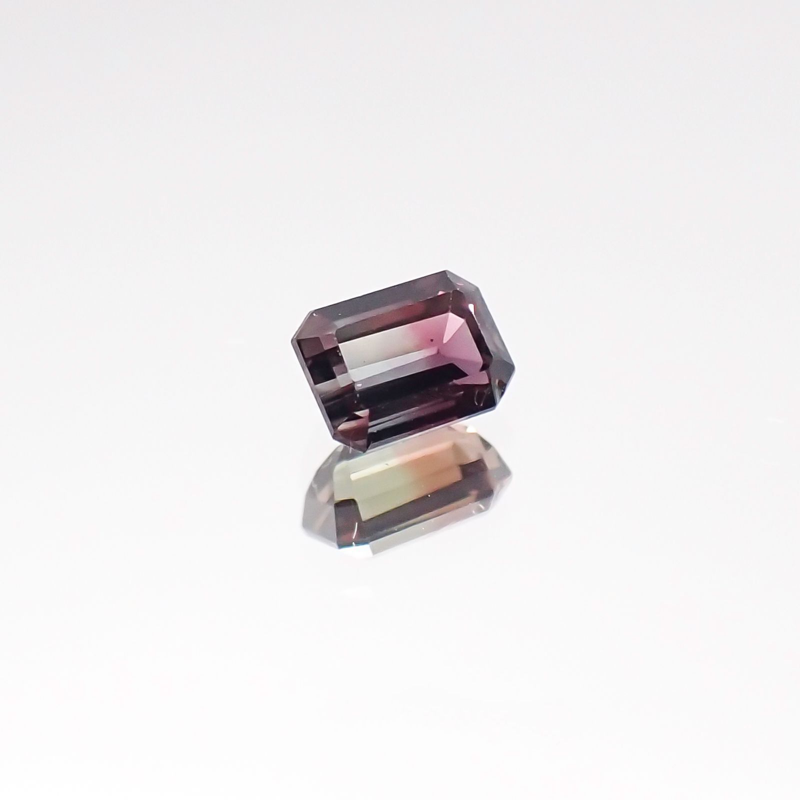 バイカラーサファイア(宝石名バイカラー・サファイア)タンザニア産 0.32ct 識別済[230622378]4x2.9mm前後