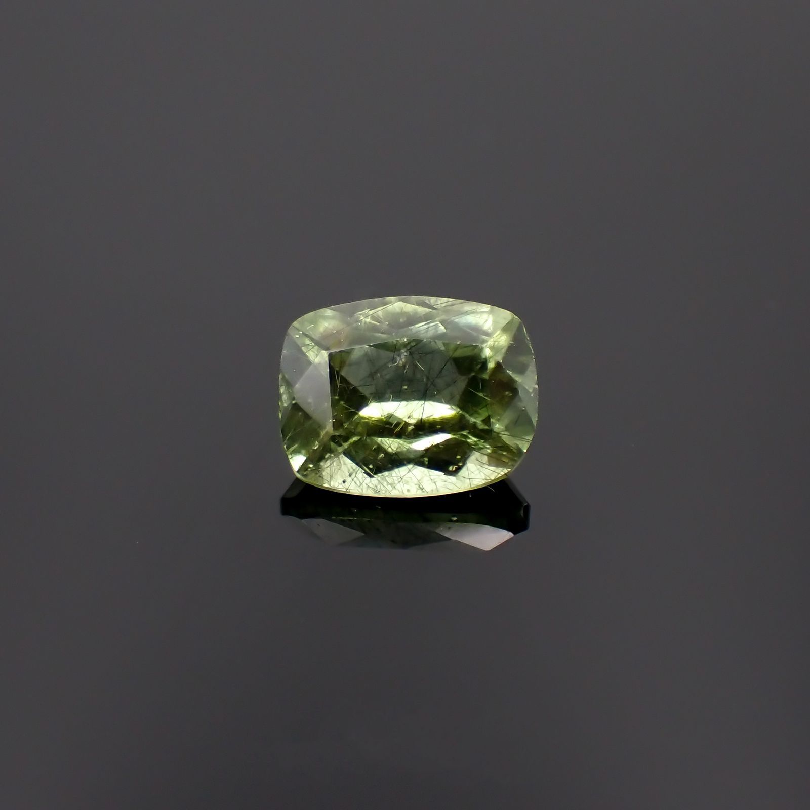 天然ペリドット 3.37ct 【アメリカンカット】 パキスタン