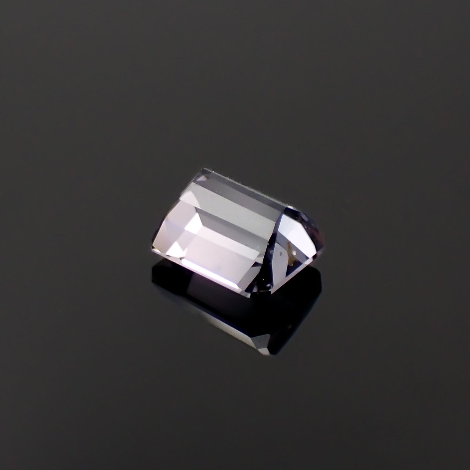 バイカラースピネル フルオレッセンス(宝石名バイカラー・スピネル)タンザニア/マダガスカル産 1.129ct ソ付(彩珠)[230622513]6.1x5mm前後