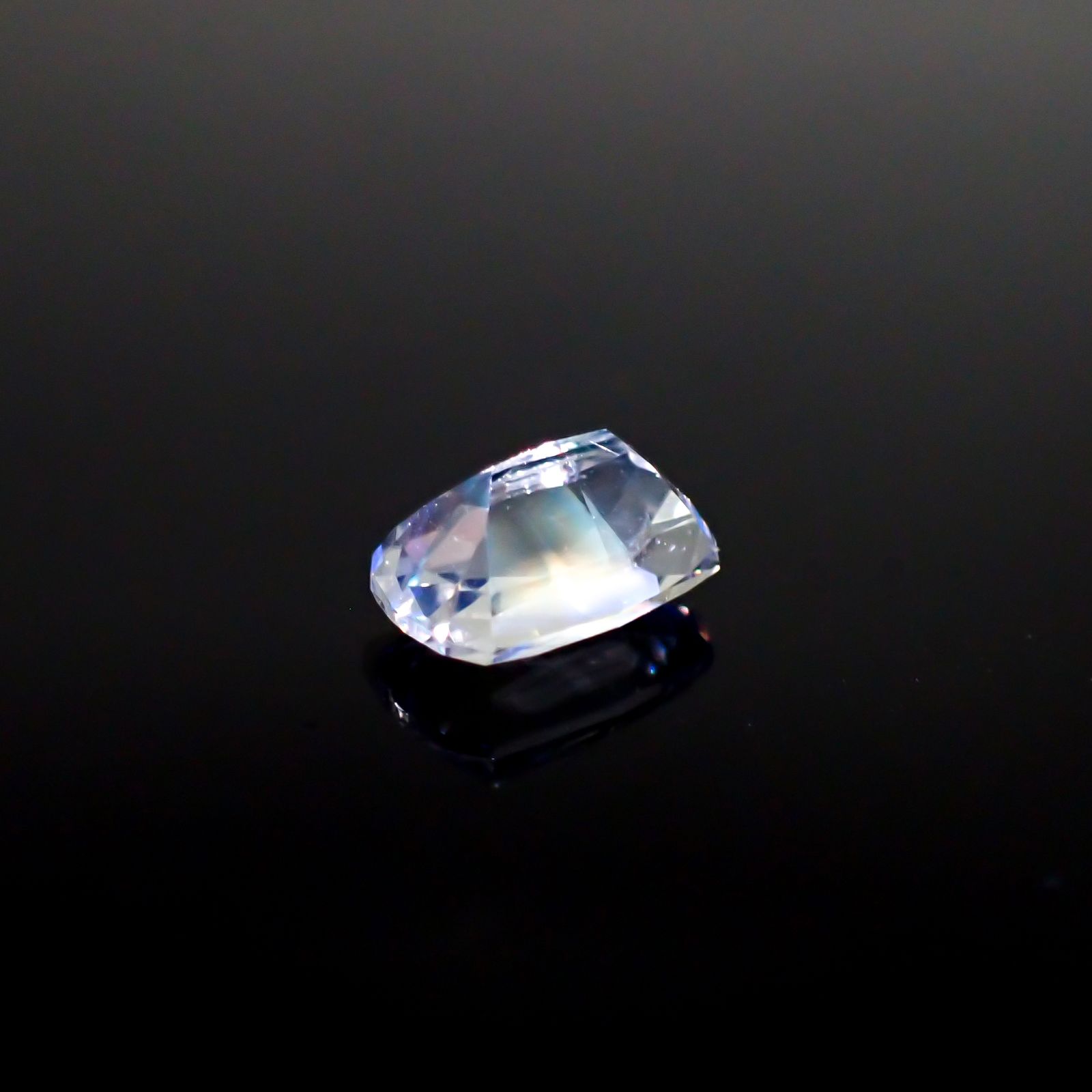 ◇カスタムカット◇レインボームーンストーン マダガスカル産 1.58ct [250229843]8.8x6mm前後
