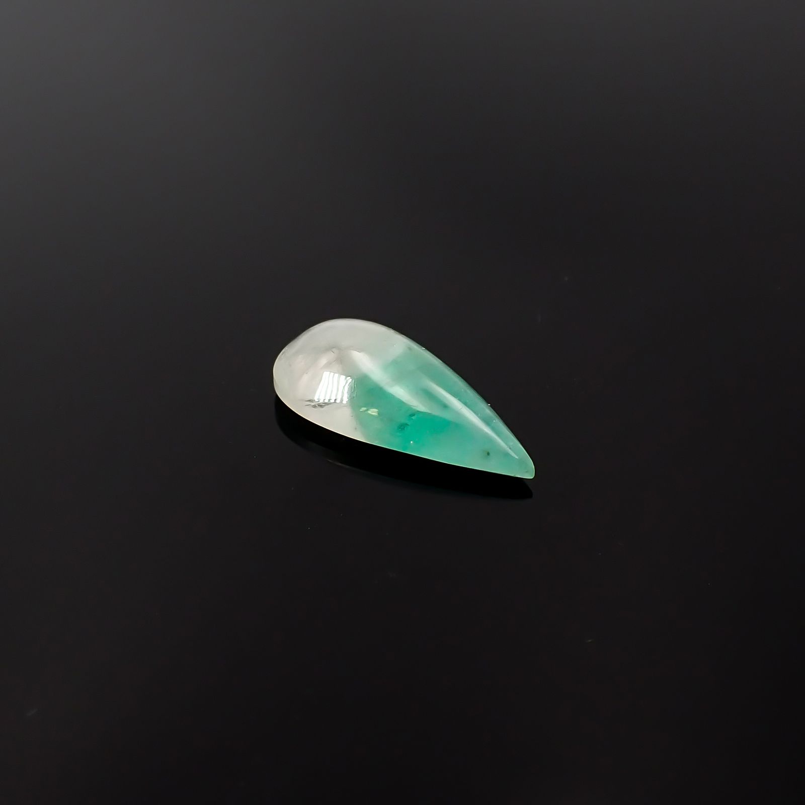 エメラルドインクォーツ ブラジル産 3.95ct / 17.4x8.5mm前後 [260432036]