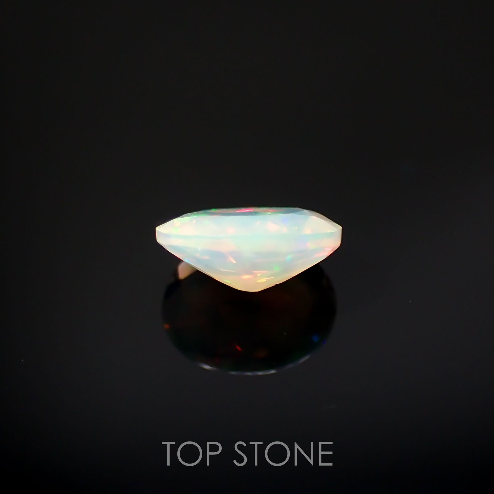 エチオピアオパール(宝石名オパール)エチオピア産 0.59ct 識別済[220114790]7.6x5.9mm前後