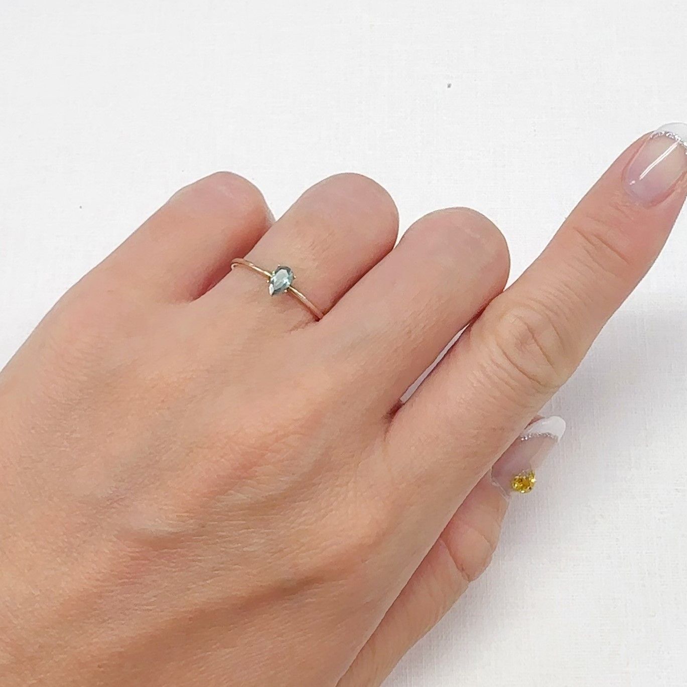 ブルーグリーンコーネルピン(宝石名ブルーグリーン・コーネルピン)タンザニア産 0.23ct 識別済[240527679]5.2x3.1mm前後