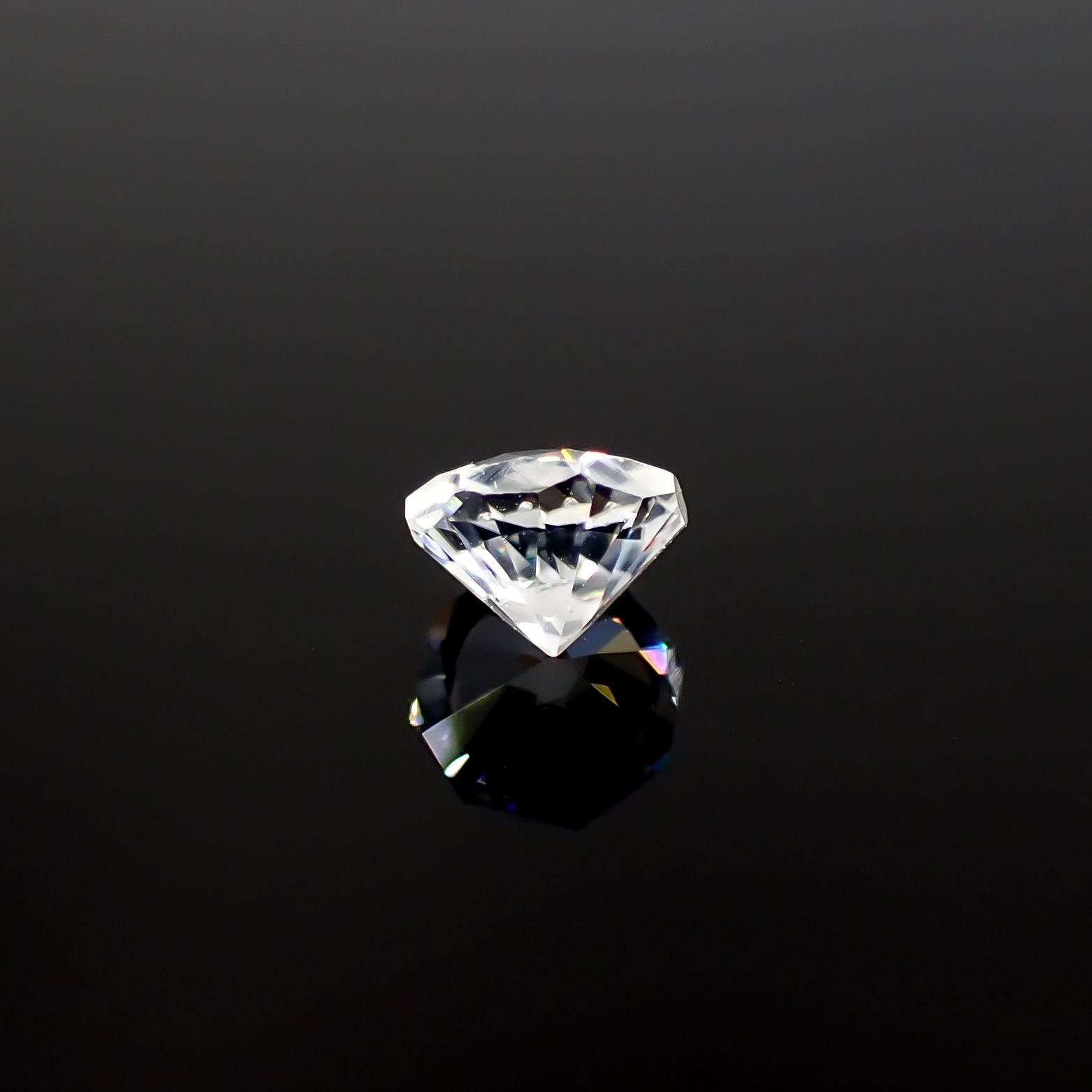 ◇オクタゴンカット◇カラーレスジルコン(宝石名ホワイト・ジルコン)スリランカ/カンボジア産 識別済 0.76ct / 4.8x4.7mm前後 [251231387]