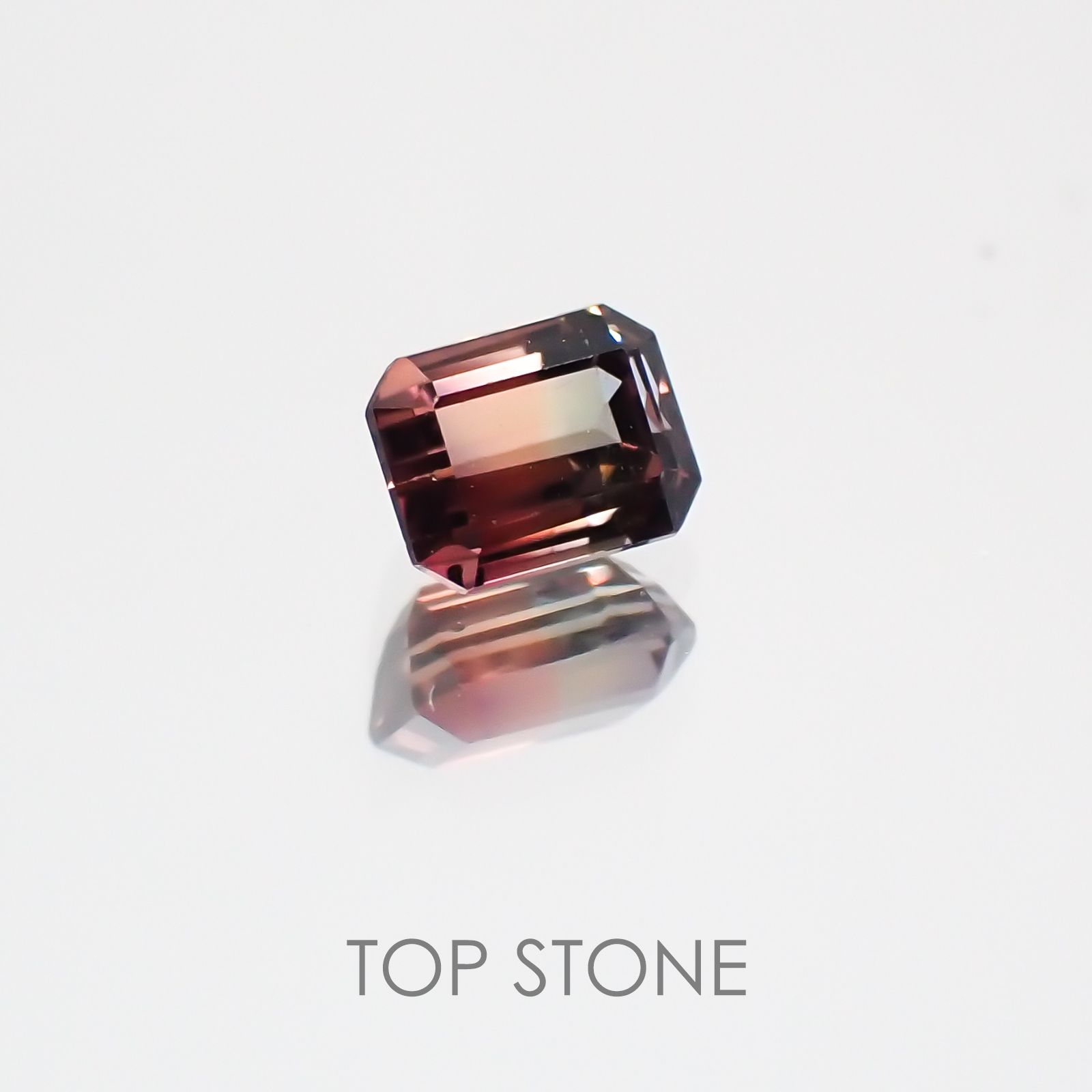バイカラーサファイア(宝石名バイカラー・サファイア) タンザニア産 0.24ct 識別済[21069743]3.7×2.9mm前後