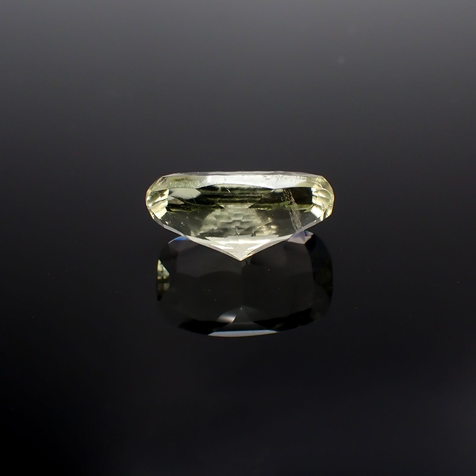 リビアングラス 発見地：エジプト・リビア砂漠 6.51ct[221018194]17x10.6mm前後