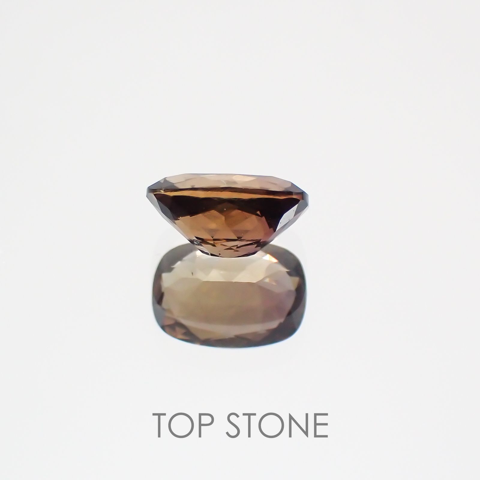 アキシナイト(宝石名アキシナイト) ロシア産 0.49ct 識別済[20063162]4.2×5.8mm前後