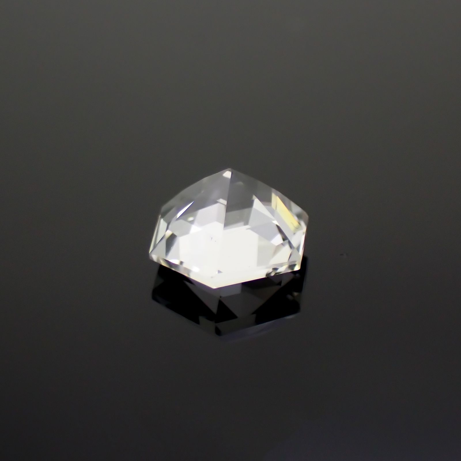 ◇ヘキサゴンカット◇レムリアンシードクリスタル(保証シール付き) ブラジル産 0.81ct[221018280]5.8x5.8mm前後