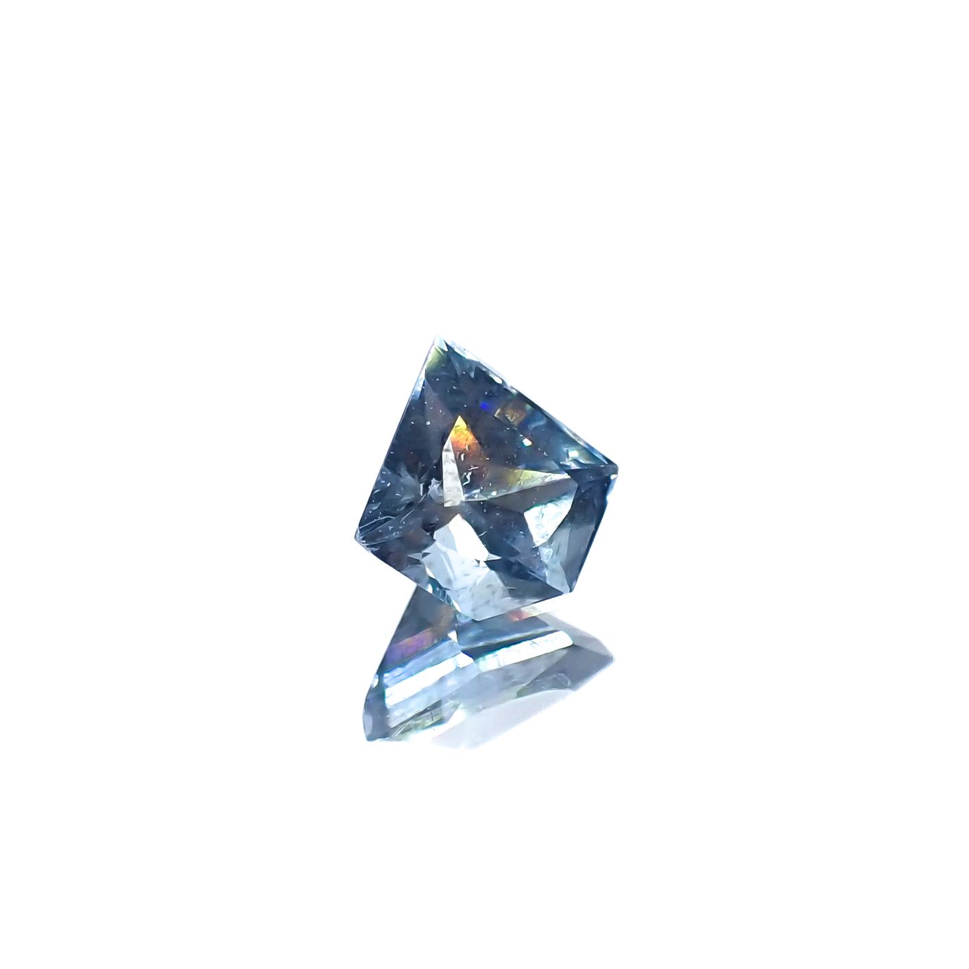 ◇カスタムカット◇アベンチュリンアクアマリン ブラジル・ミナスジェライス州産 0.45ct[240226001]5.7x5.6mm前後