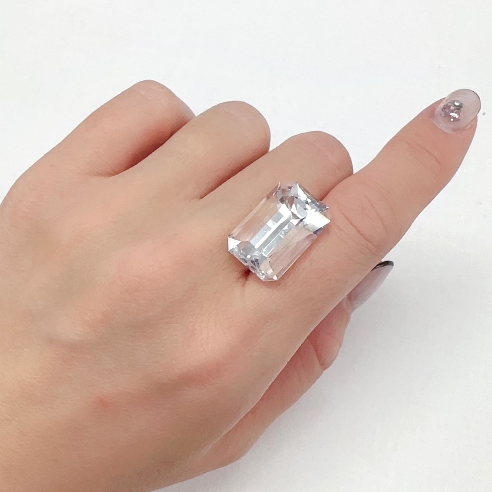 フェナカイト マダガスカル産 21.82ct[240326382]19.9x13mm前後