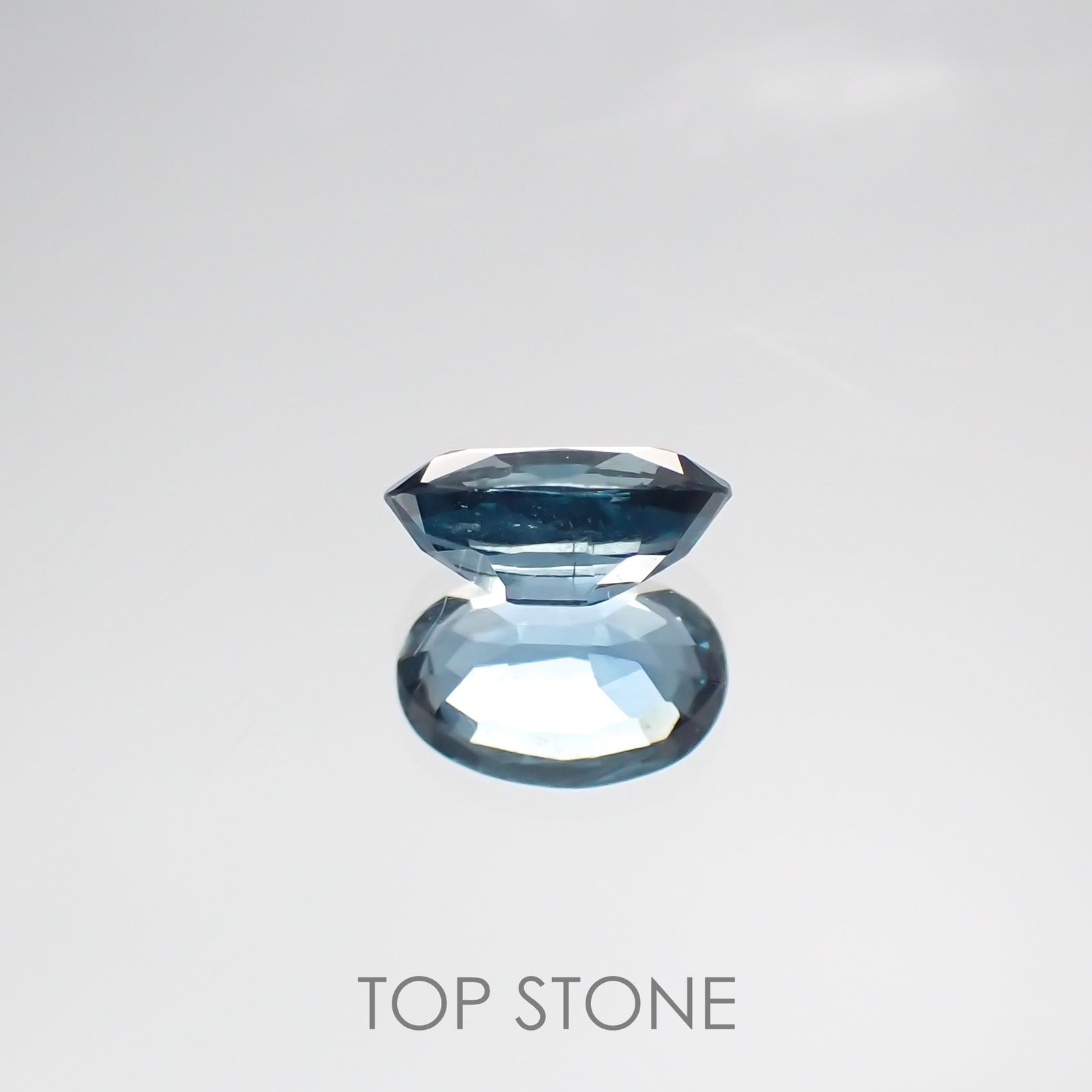 オーシャンブルーカイヤナイト ネパール産 ルース 0.58ct[210711422]6.2×4.1mm前後