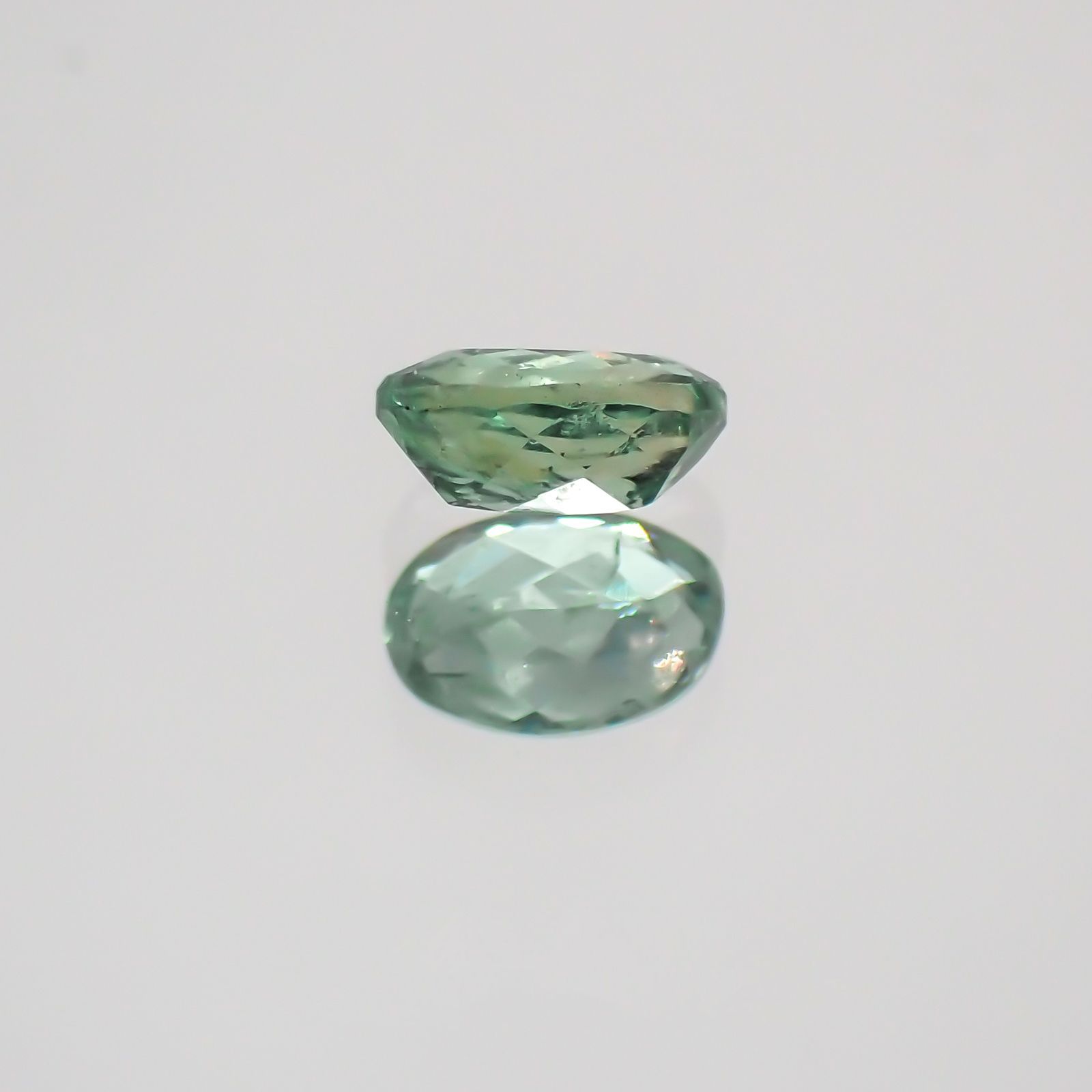 アレキサンドライト ブラジル産 ルース 0.18ct[20052350]4.1×2.8mm前後