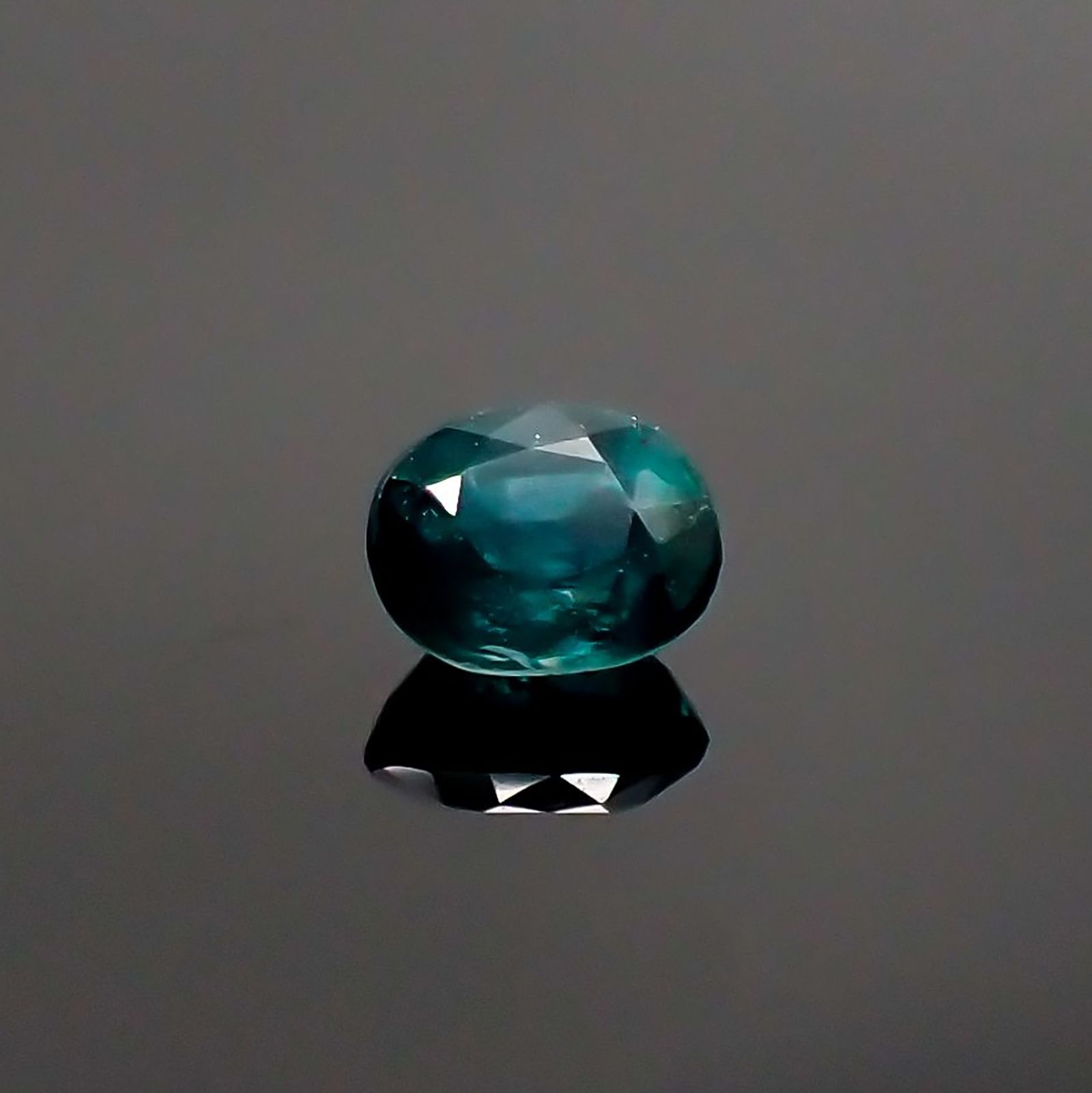 グランディディエライト(宝石名グランディディエライト) マダガスカル産 ソ付(日独) 0.352ct / 4.6x3.6mm前後 [210711690]