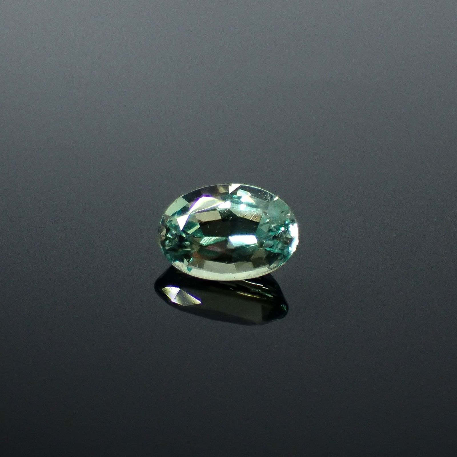 アレキサンドライト(宝石名アレキサンドライト)ブラジル産 GIA鑑付 0.63ct / 6.08x4.24mm前後 [251031288]