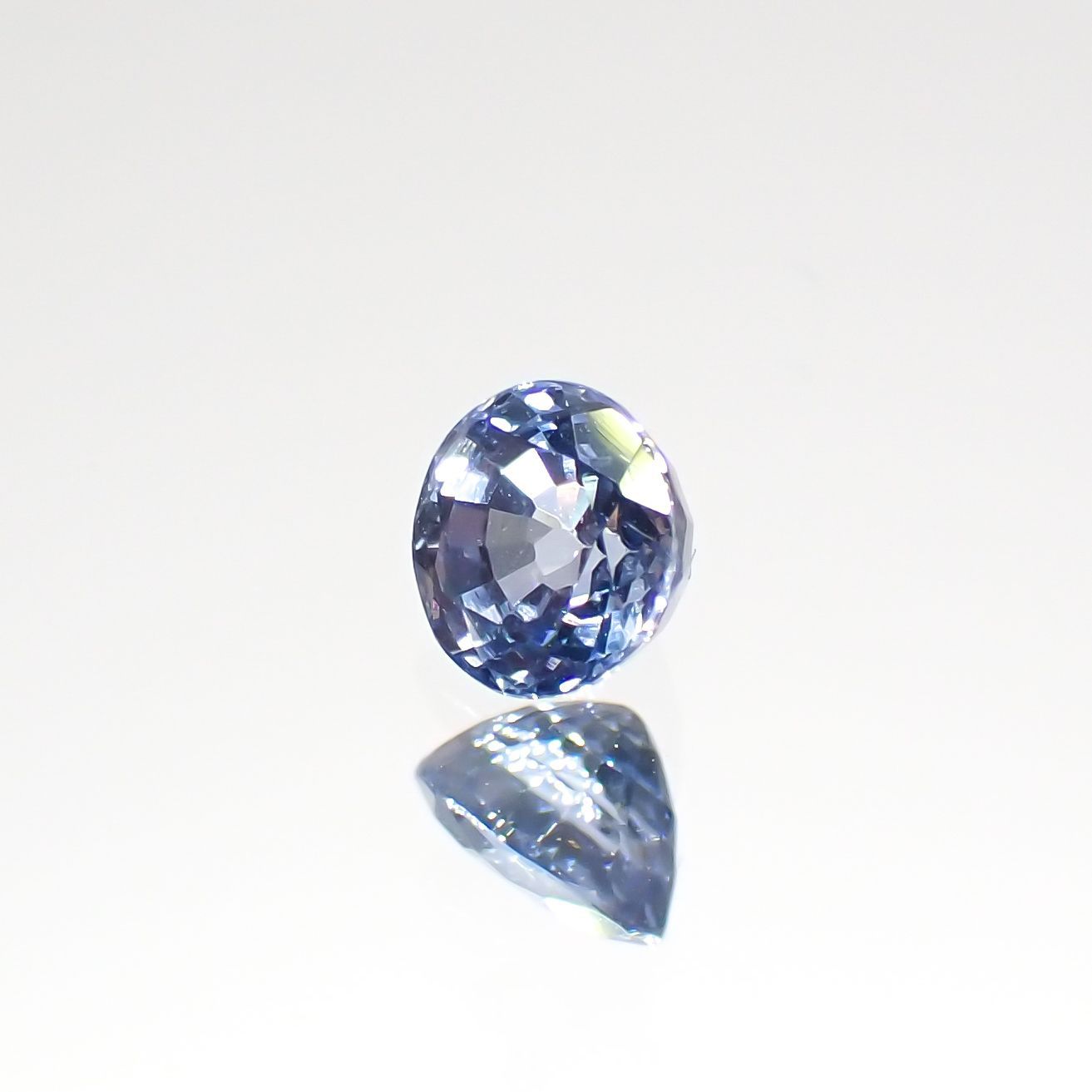 アイスブルーサファイア(宝石名サファイア)スリランカ/マダガスカル産 0.35ct 識別済[220515961]3.9x3.8mm前後