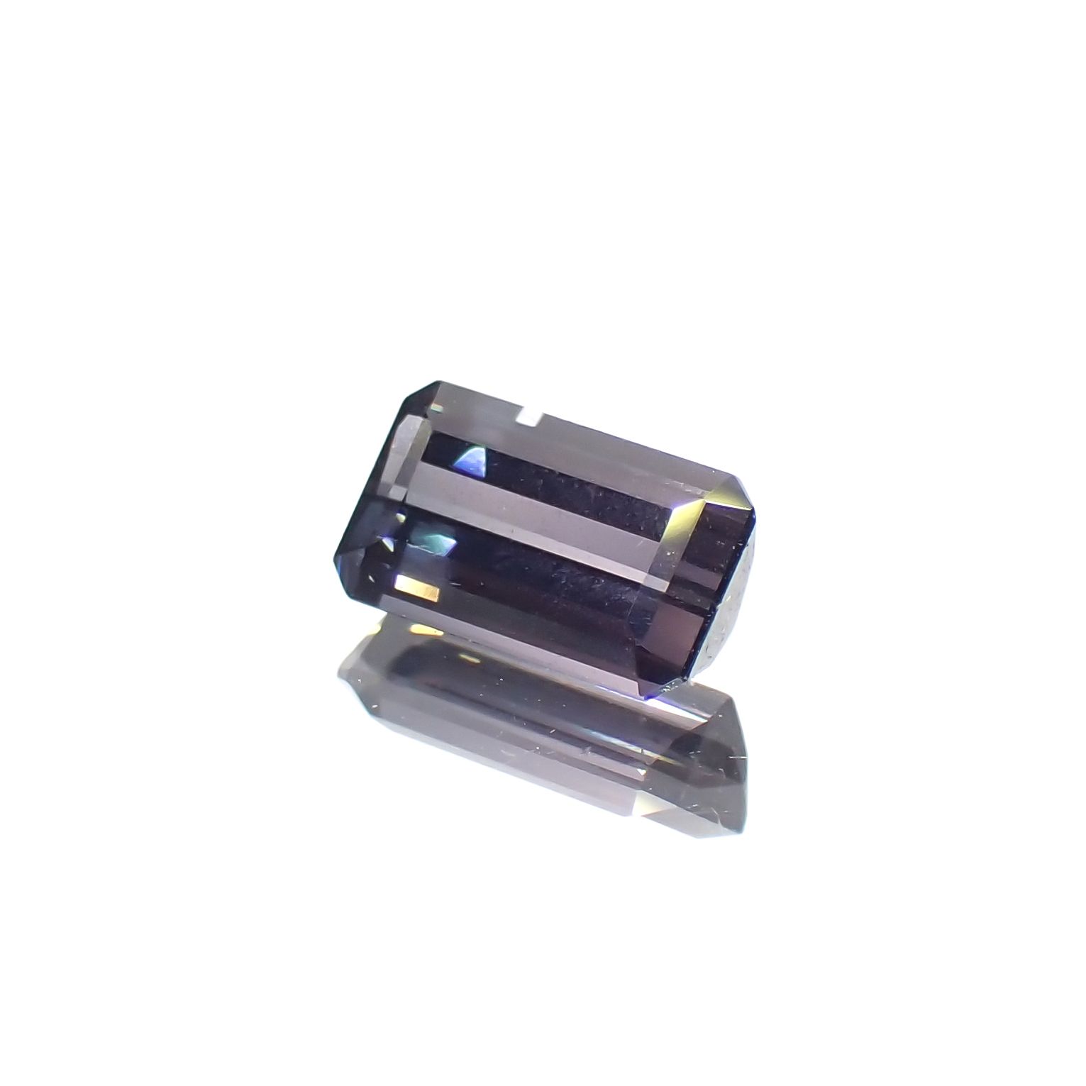 バイカラースピネル フルオレッセンス タンザニア/マダガスカル産 0.64ct[230722678]6.4x3.7mm前後