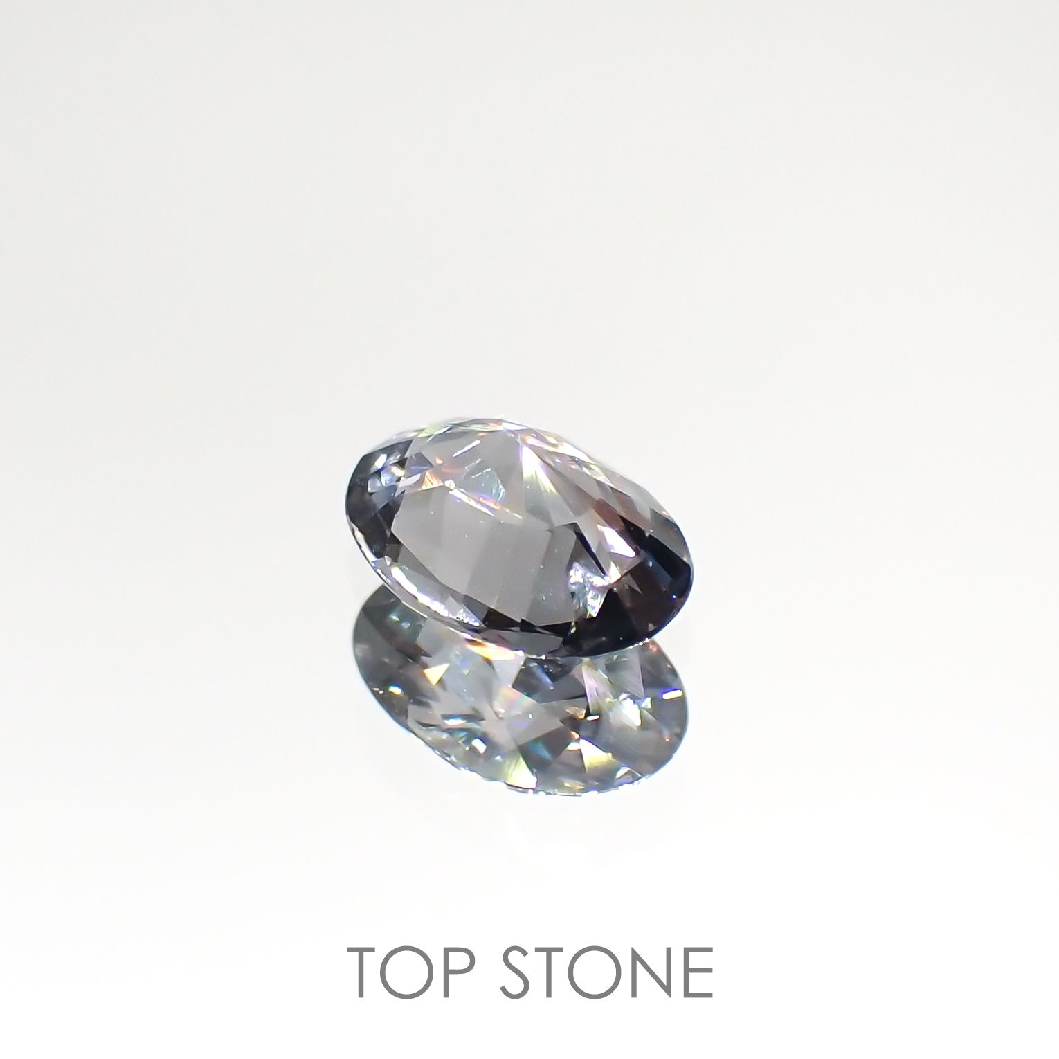 プラチナスピネル(宝石名スピネル) ビルマ産 0.648ct ソ付(彩珠)[210912847]6.6×4.8mm前後