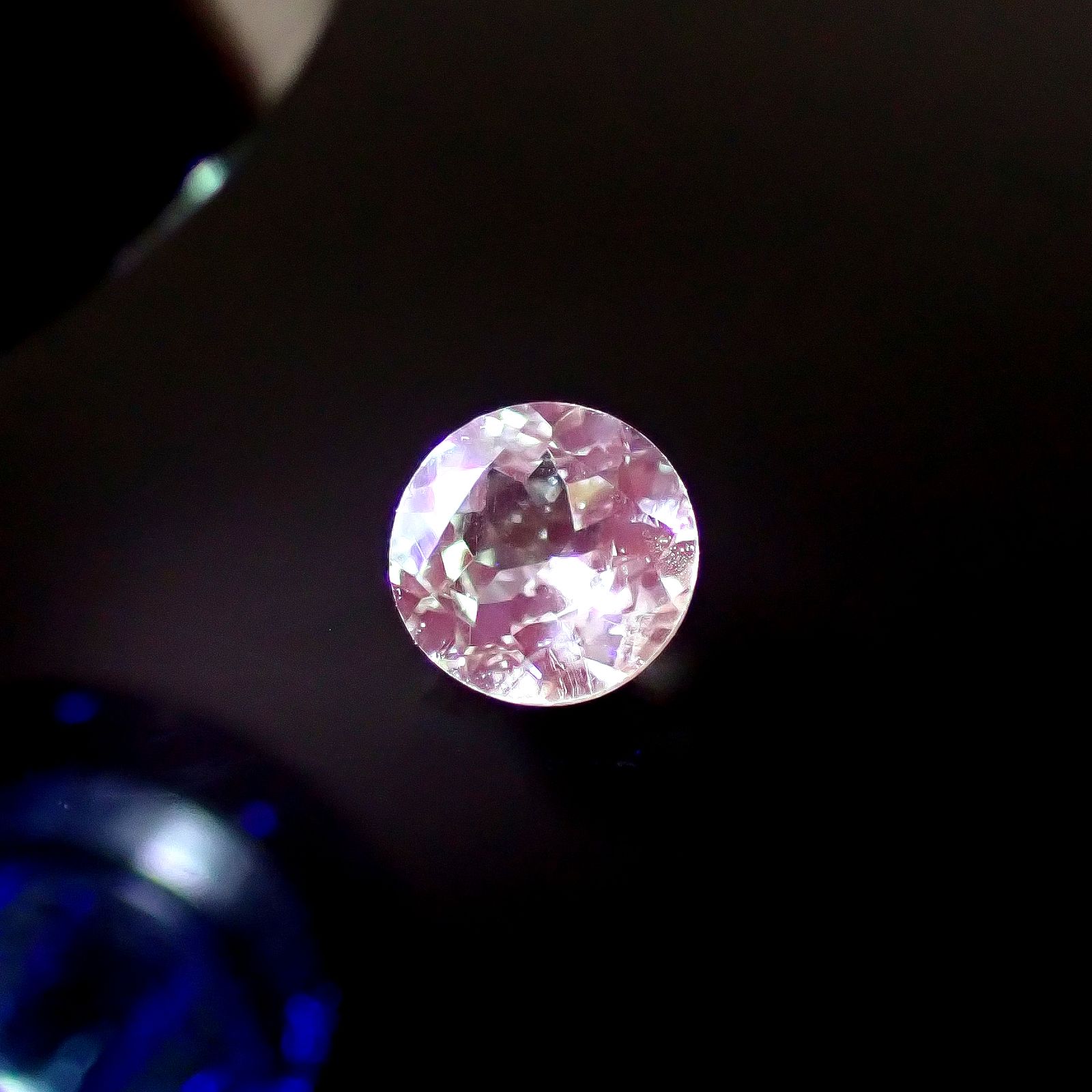 ミントガーネット タンザニア産 0.55ct [241229610]5x5mm前後
