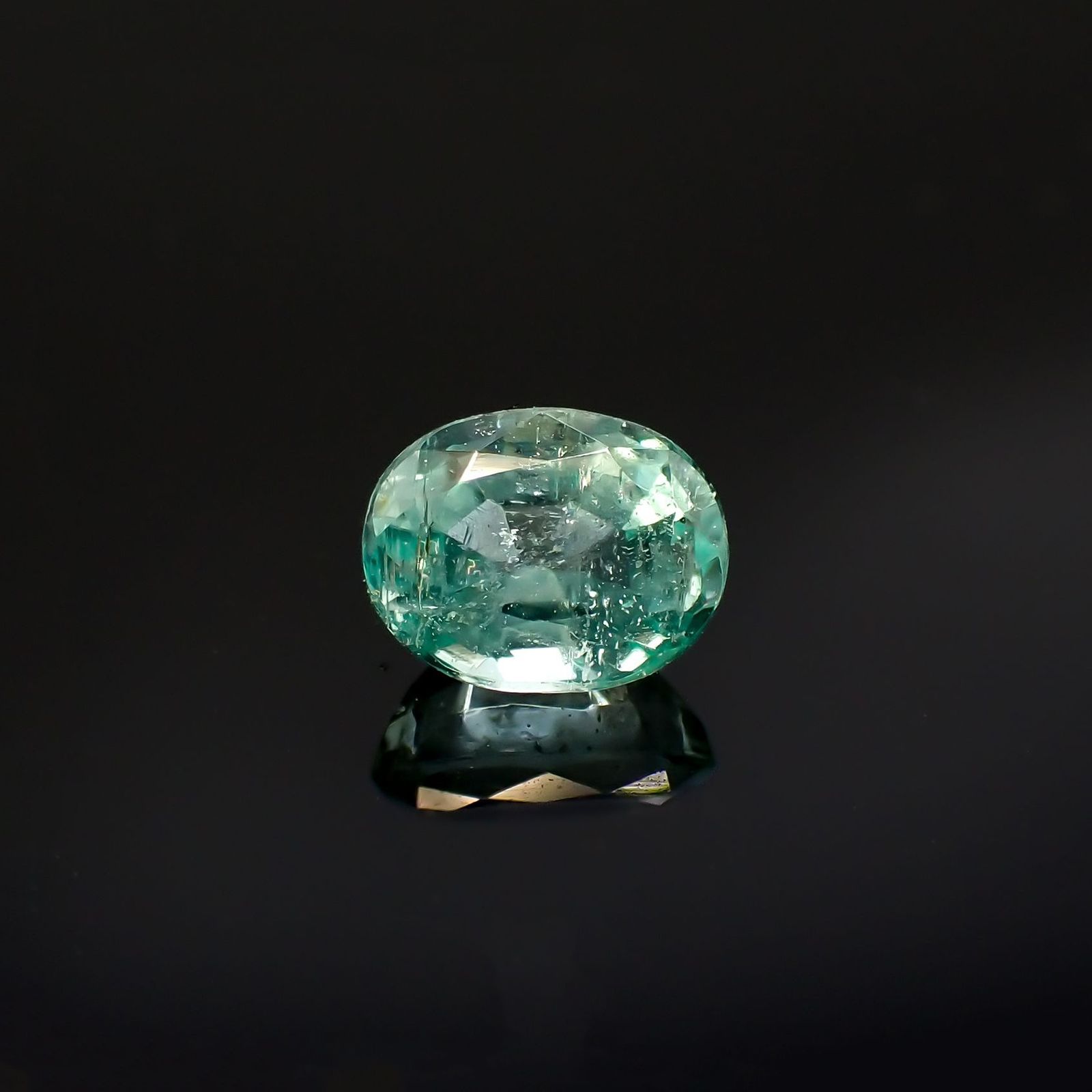 パステルカラーエメラルド コロンビア/ブラジル産 0.51ct [250817237]5.6x4.4mm前後