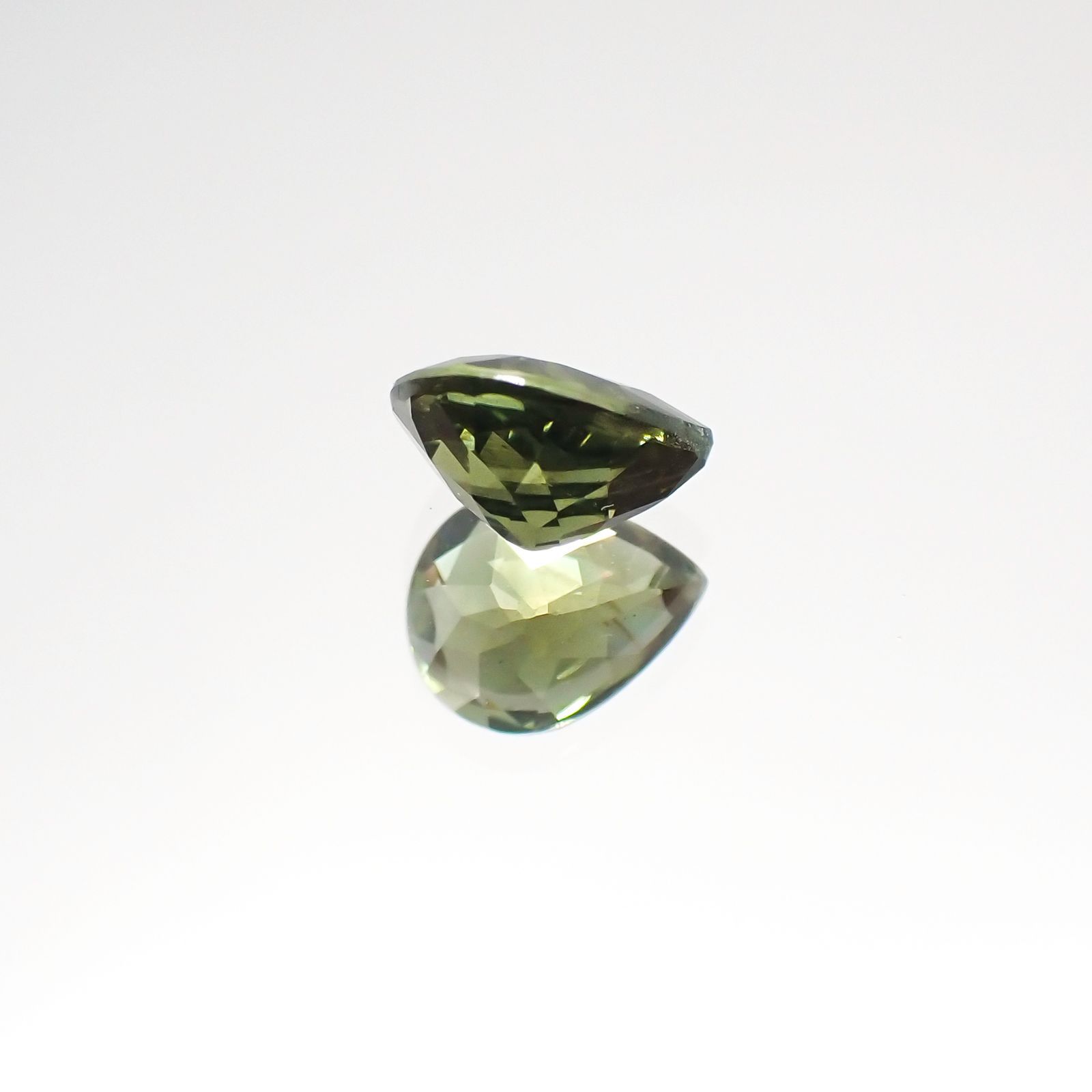 ゴールドシーンサファイア 非加熱(宝石名シーン・サファイア)ケニア産 0.89ct 識別済[231124074]6.6x5.1mm前後