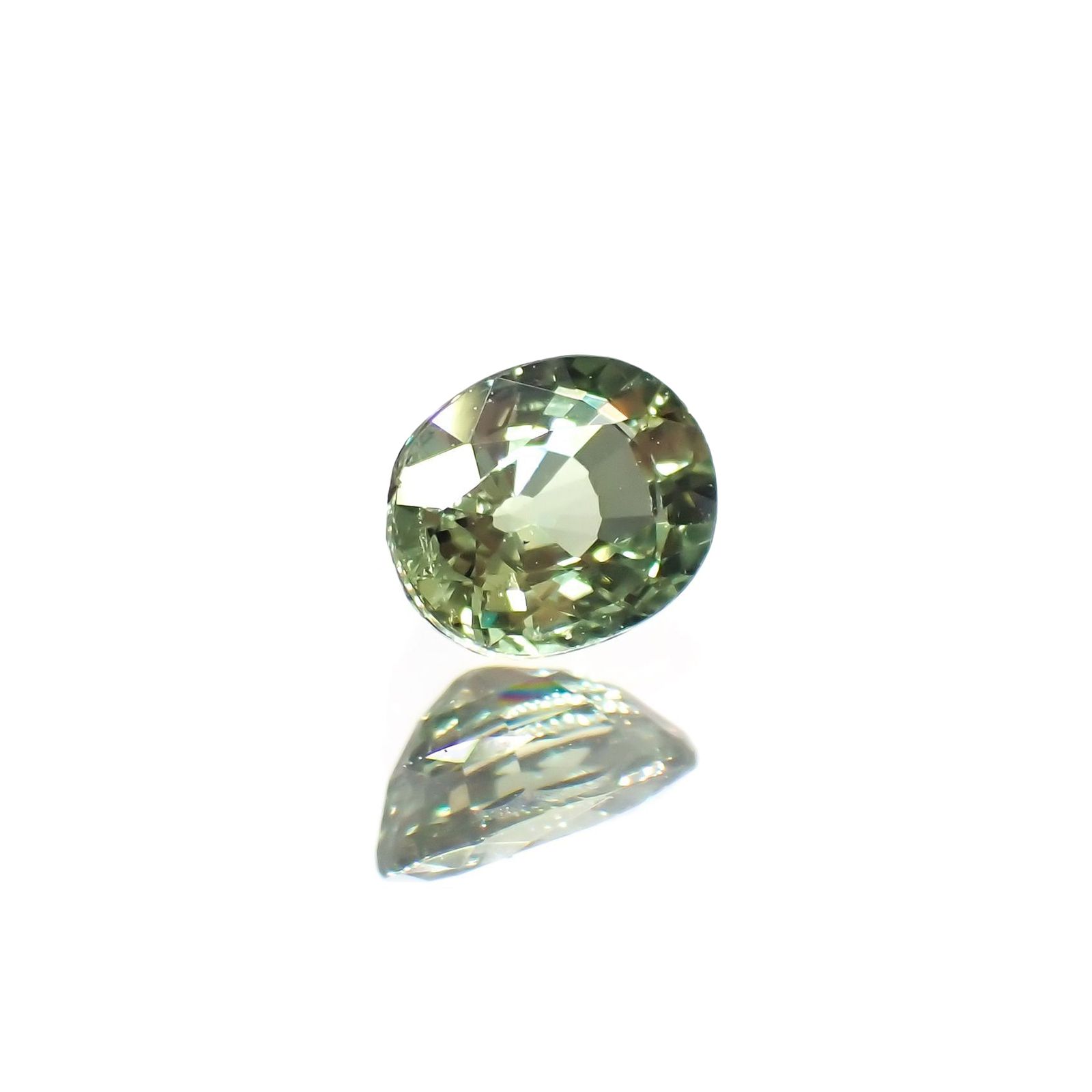グリーンクリソベリル(宝石名クリソベリル)スリランカ/マダガスカル産 識別済 0.33ct / 4.5x3.4mm前後 [220114476]