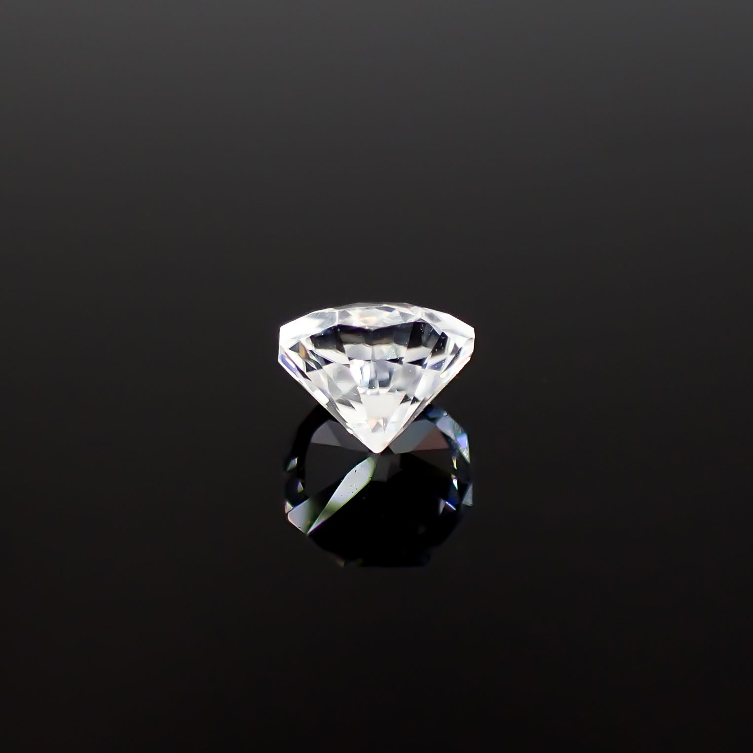 ◇オクタゴンカット◇カラーレスジルコン(宝石名ホワイト・ジルコン)スリランカ/カンボジア産 識別済 0.78ct / 4.8x4.8mm前後 [251231388]