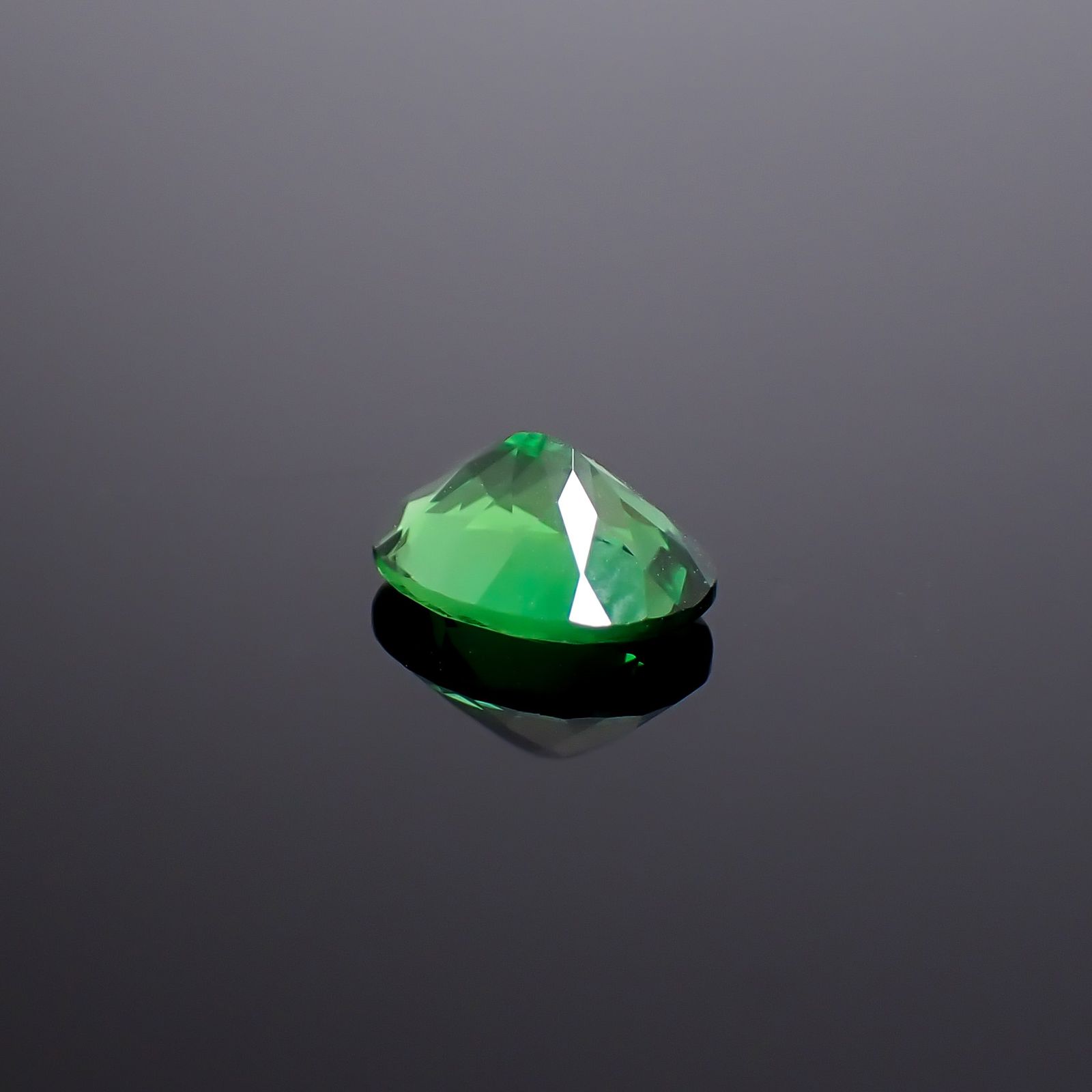 クロムトルマリン(宝石名クロム・トルマリン)タンザニア産 ソ付(彩珠) 1.433ct / 8.5x6.5mm前後 [260932607]