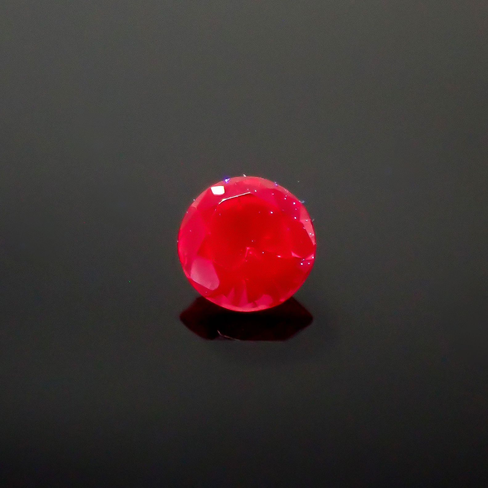 レッドスピネル ビルマ産 0.18ct[240728572]3.5x3.5mm前後