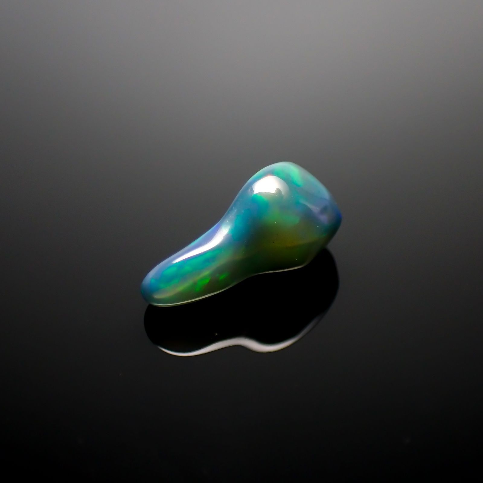 ◇バロック型◇ブラックオパール(宝石名オパール/加熱処理) エチオピア産 1.20ct 識別済[210913253]11×5mm前後