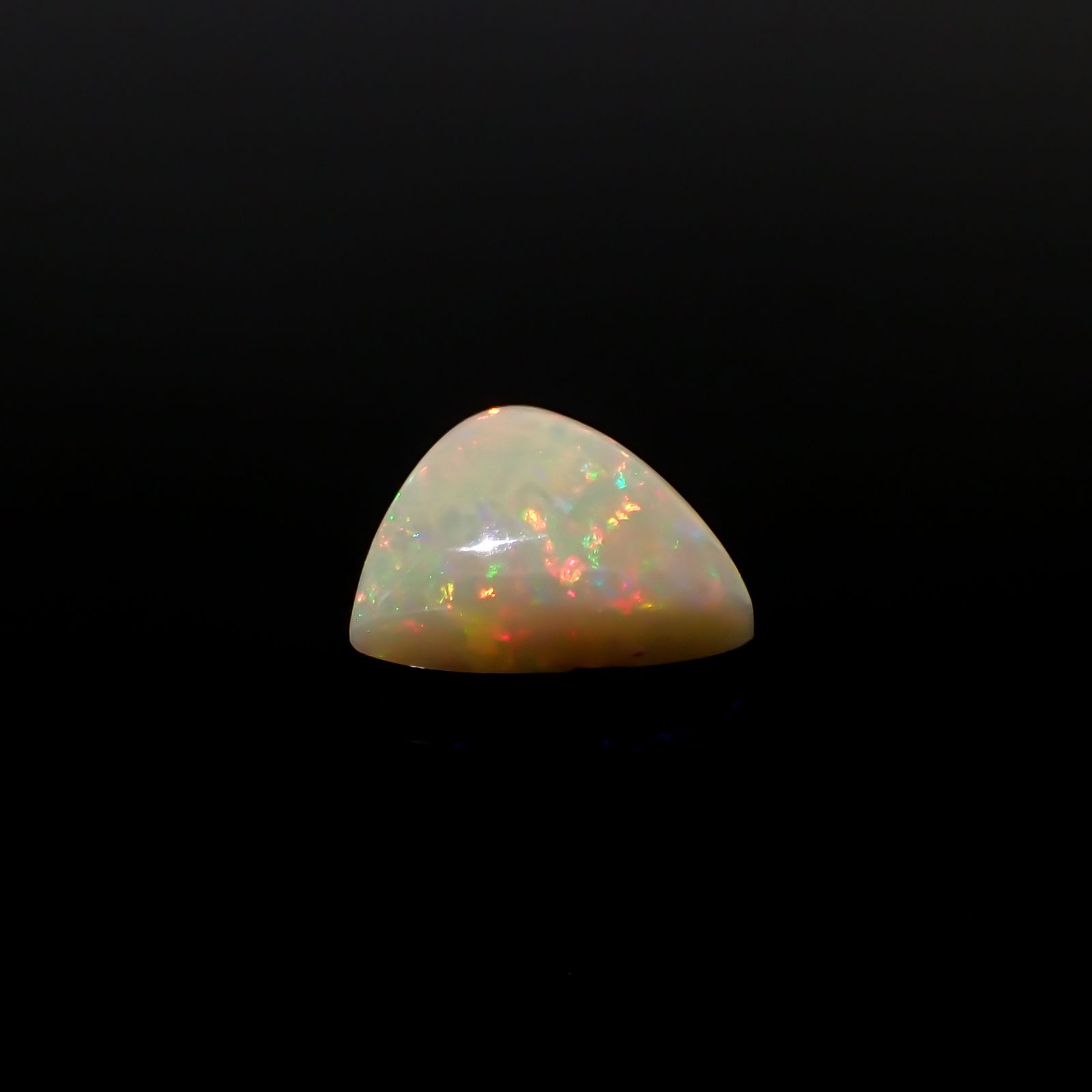 エチオピアオパール(宝石名オパール)エチオピア産 4.189ct ソ付(彩珠)[230722822]13.4x12.7mm前後