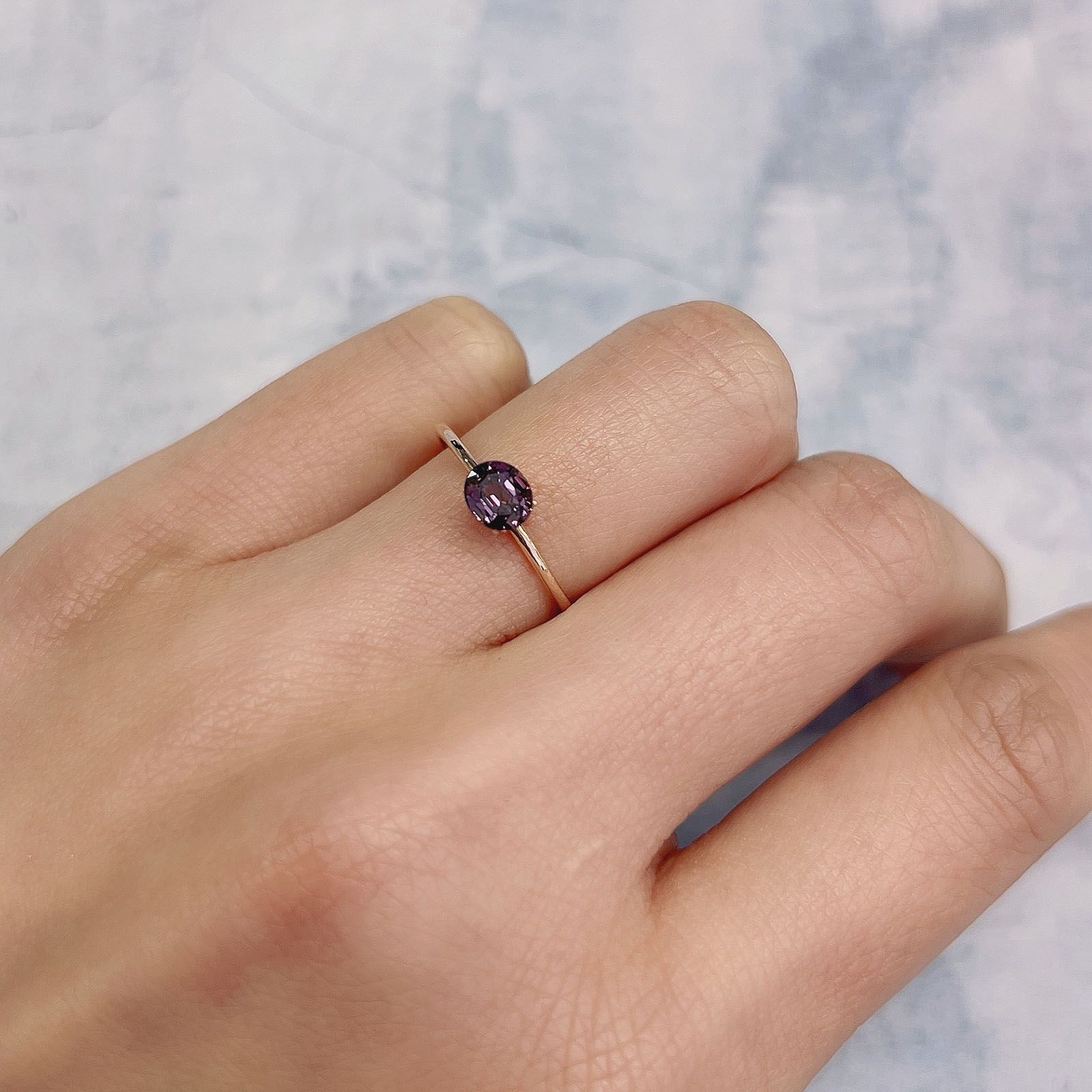 カラーチェンジサファイア非加熱(宝石名サファイア) タンザニア産 0.60ct 識別済[21018315]5.2×4.4mm前後