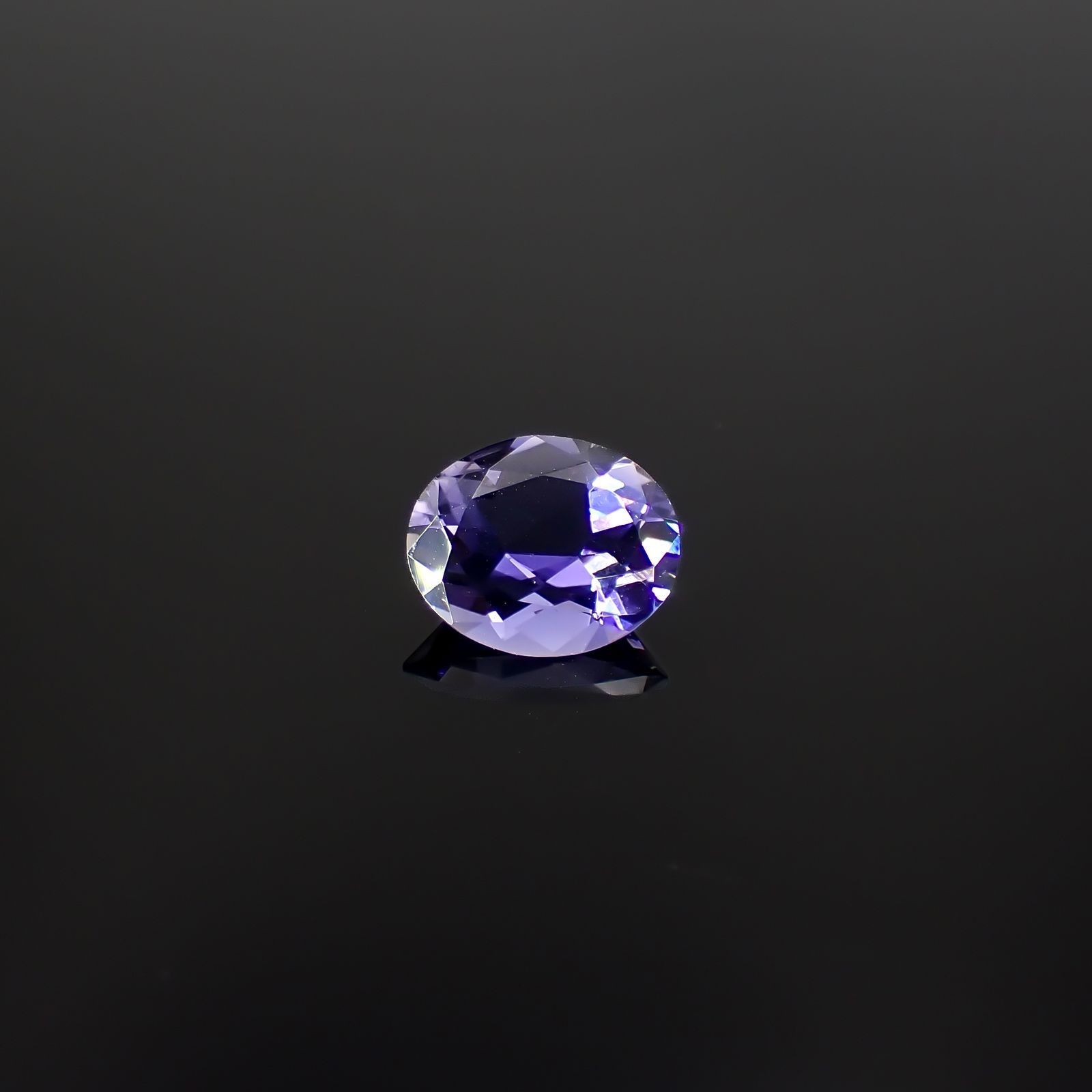 アイオライト タンザニア産 2.40ct / 10.8x8.8mm前後 [260231742]