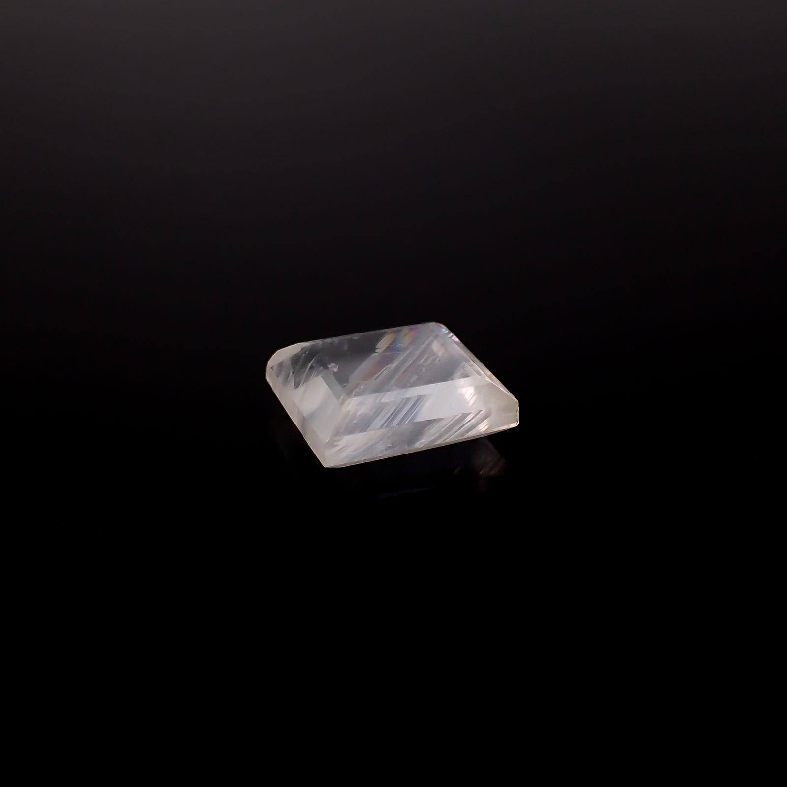 ◇リバーシブル◇マラウイムーンストーン マラウイ共和国産 7.31ct / 12.8x11.4mm前後 [260331821]