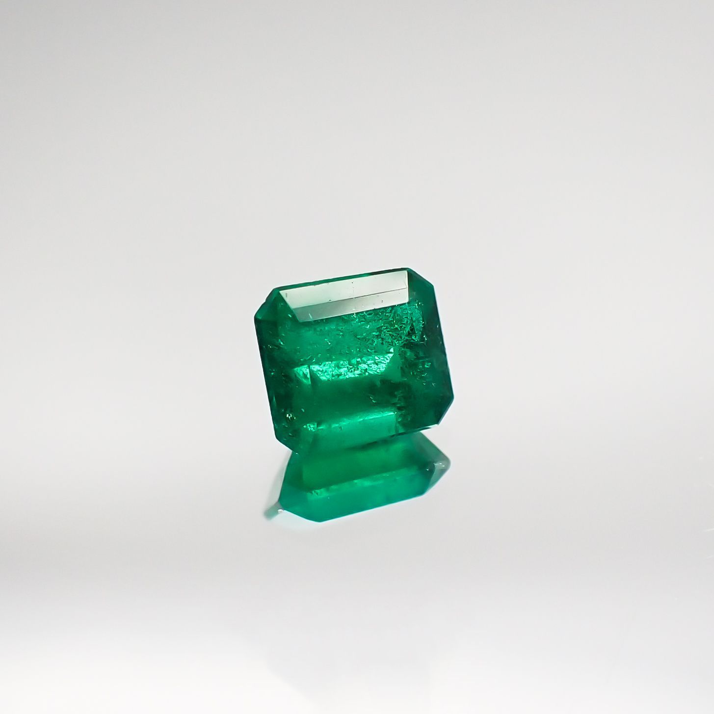 エメラルド(宝石名エメラルド) コロンビア産 0.263ct ソ付(彩珠)[210711711]4.1×3.6mm前後