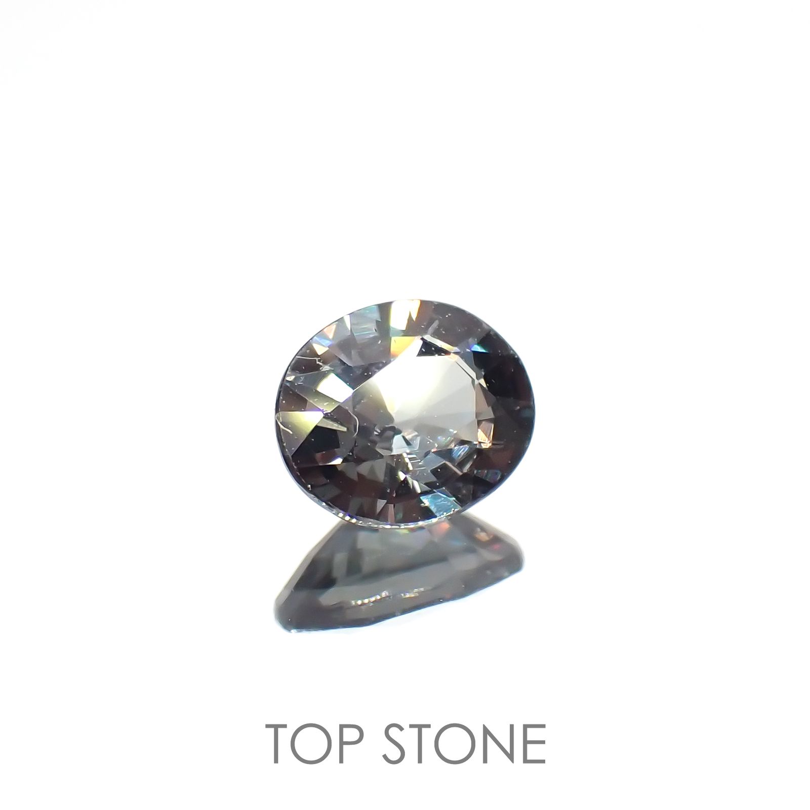 カラーチェンジガーネット アレキタイプ(宝石名ガーネット)マダガスカル・ベキリー産 0.52ct 識別済[220716953]5.4x4.5mm前後
