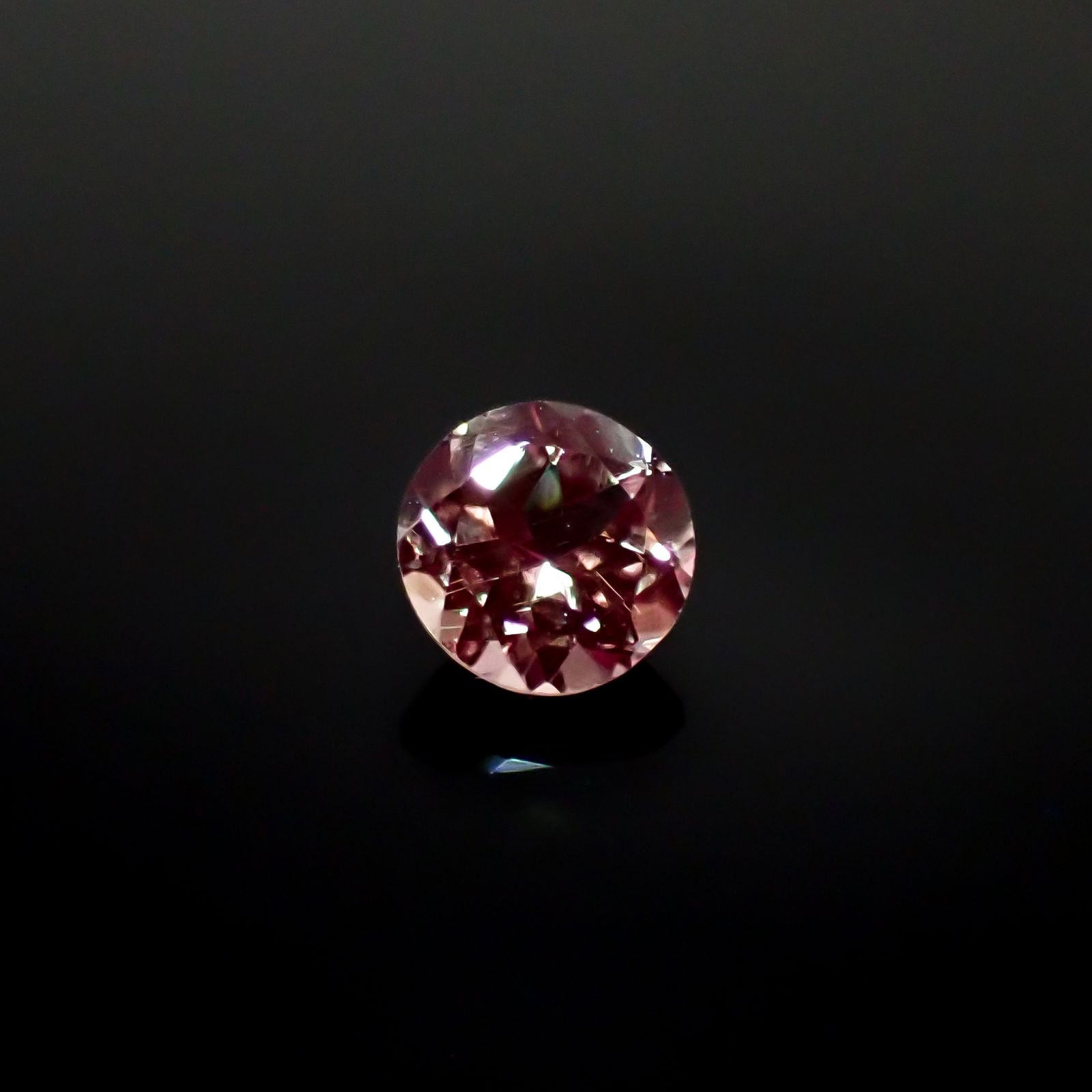 ドラゴンガーネット タンザニア産 0.45ct[241029208]4.5x4.4mm前後
