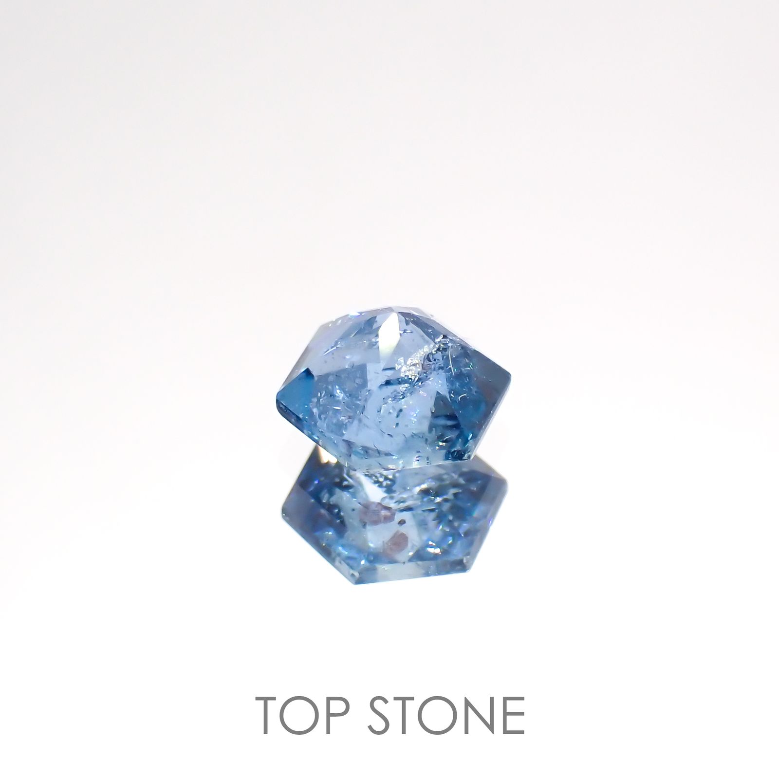 ◇ヘキサゴンカット◇サンタマリアアクアマリン(宝石名アクアマリン)ブラジル産 0.61ct 識別済[220114667]5.2x5.1mm前後