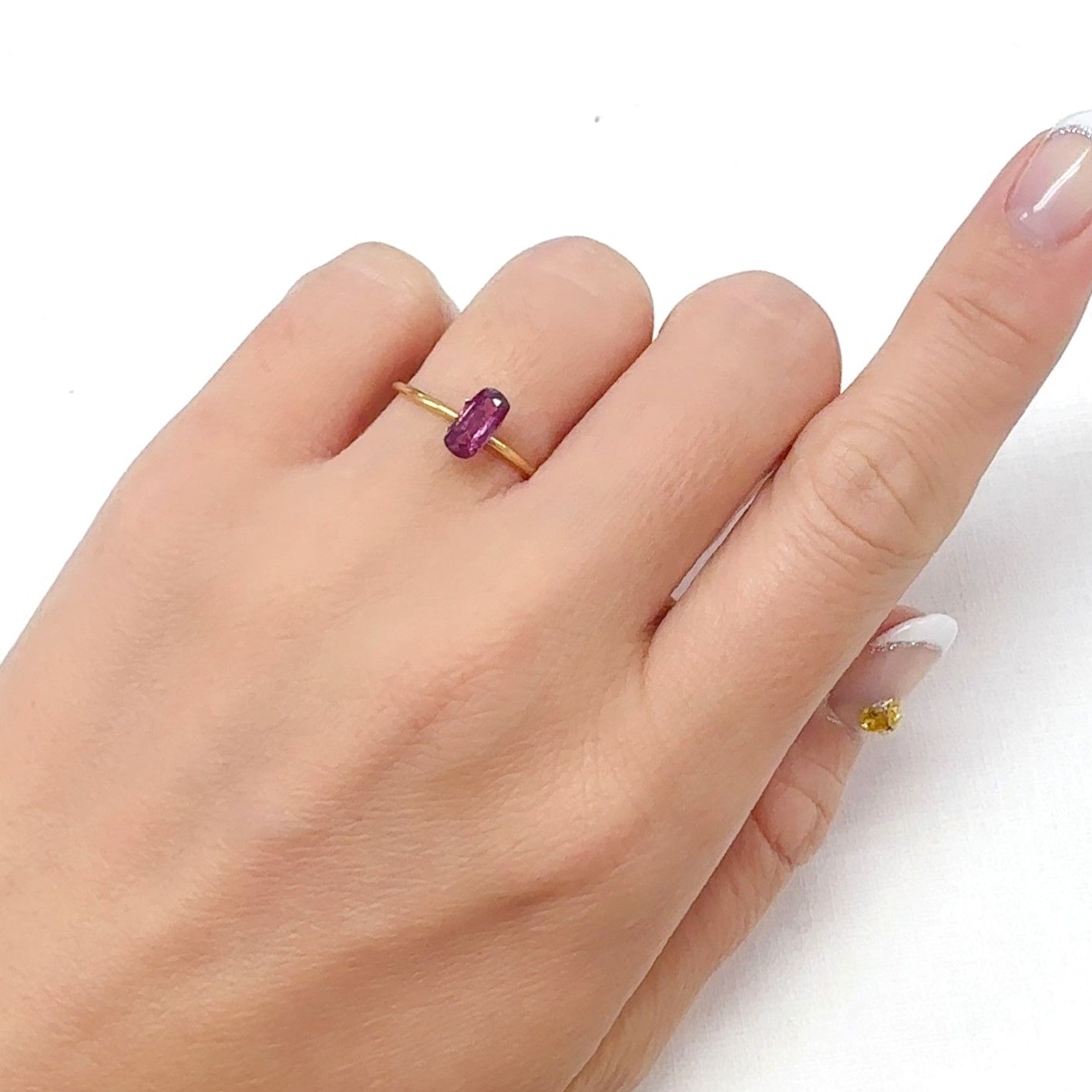 パープルサファイア 非加熱 パキスタン・カシミール地方産 0.77ct[240628404]7.4x3.7mm前後