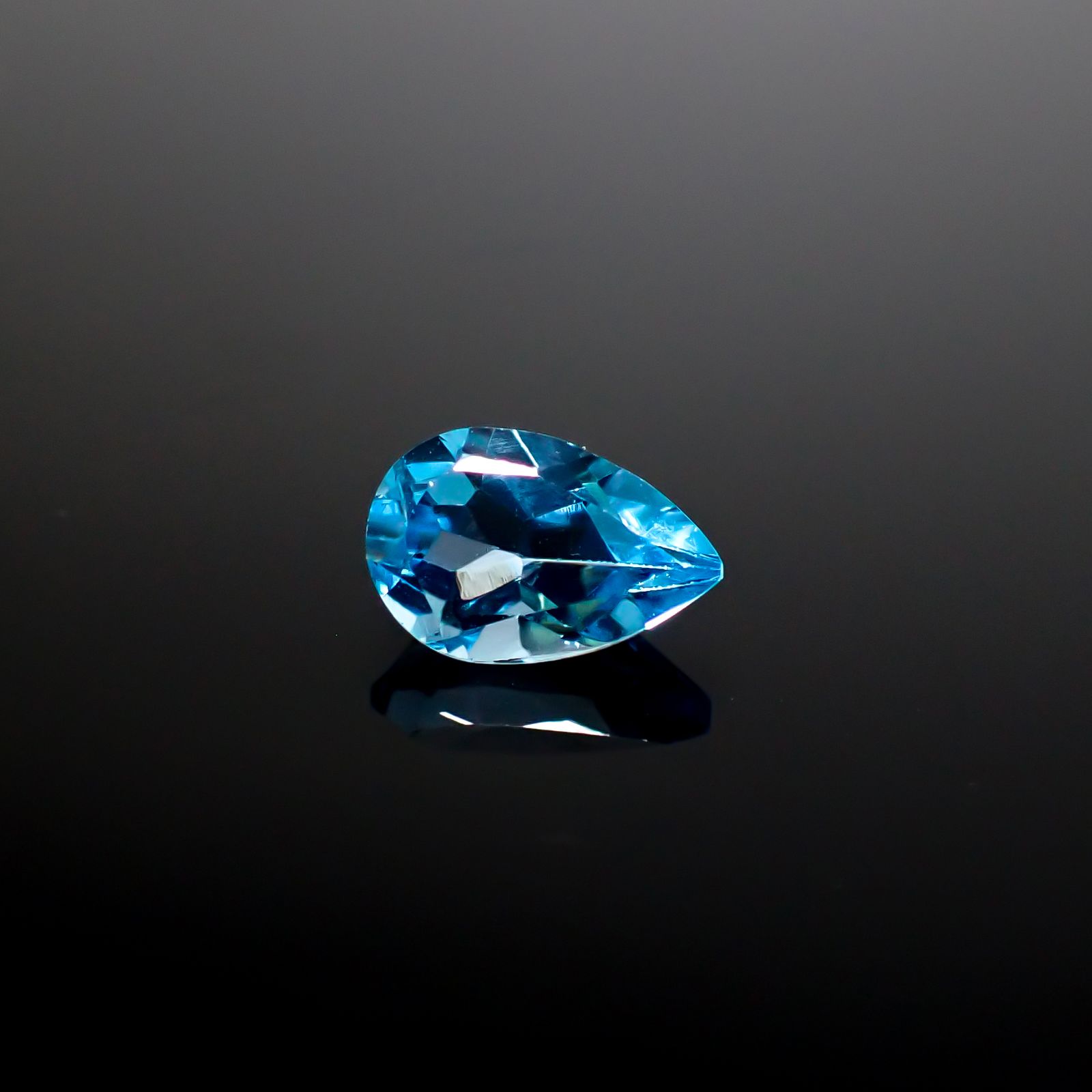 スイスブルートパーズ ブラジル産 1.68ct [241229581]9x6mm前後
