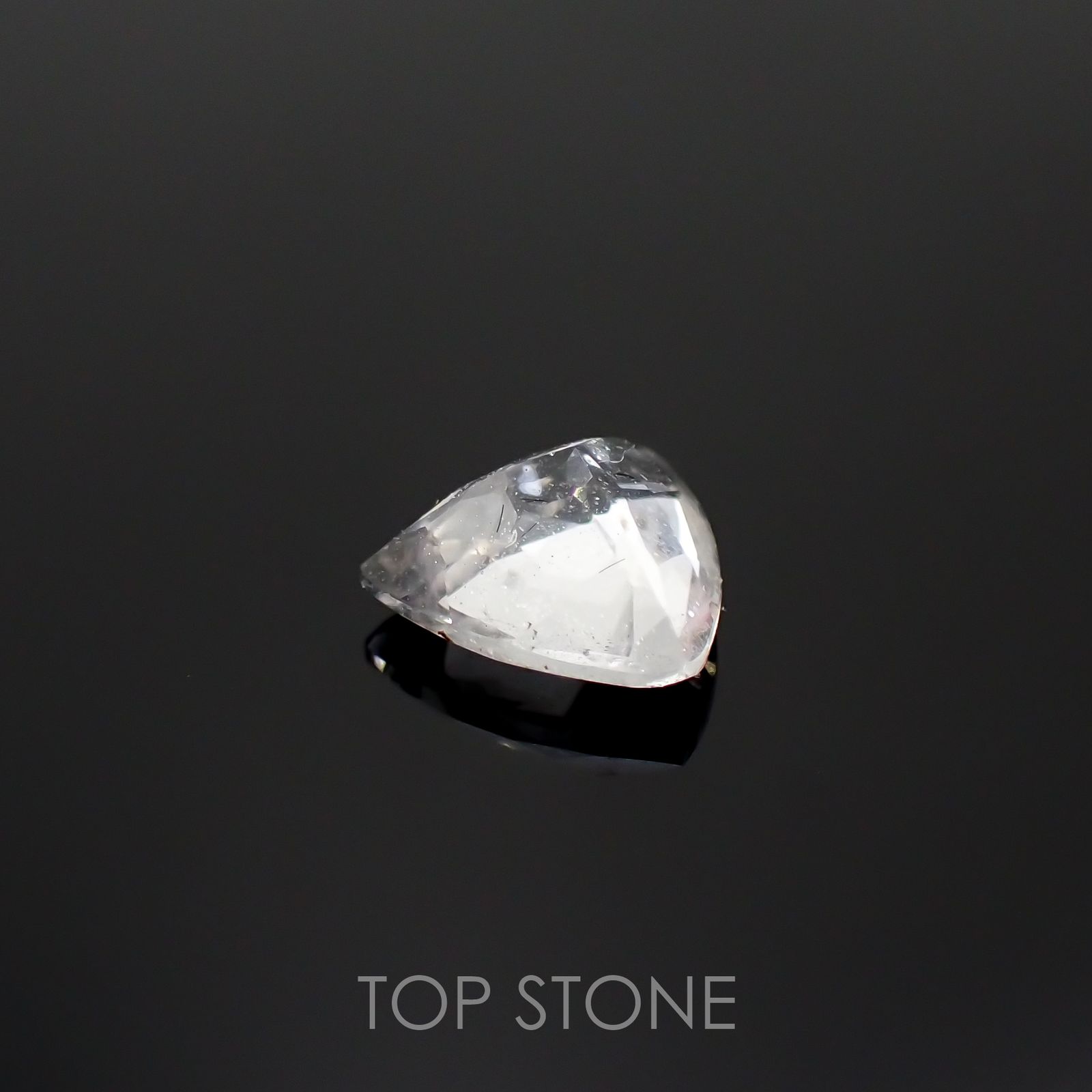 フェナカイト(宝石名フェナカイト)ロシア産 0.86ct 識別済[220515736]6.7x6.8mm前後