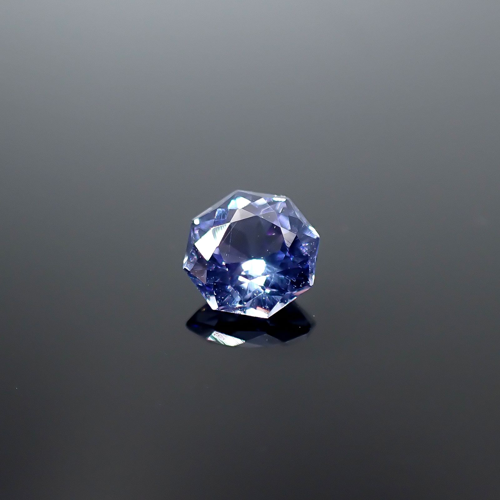 ◇オクタゴンカット◇タンザナイト 非加熱 タンザニア産 0.61ct / 5.2x5.1mm前後 [251031218]