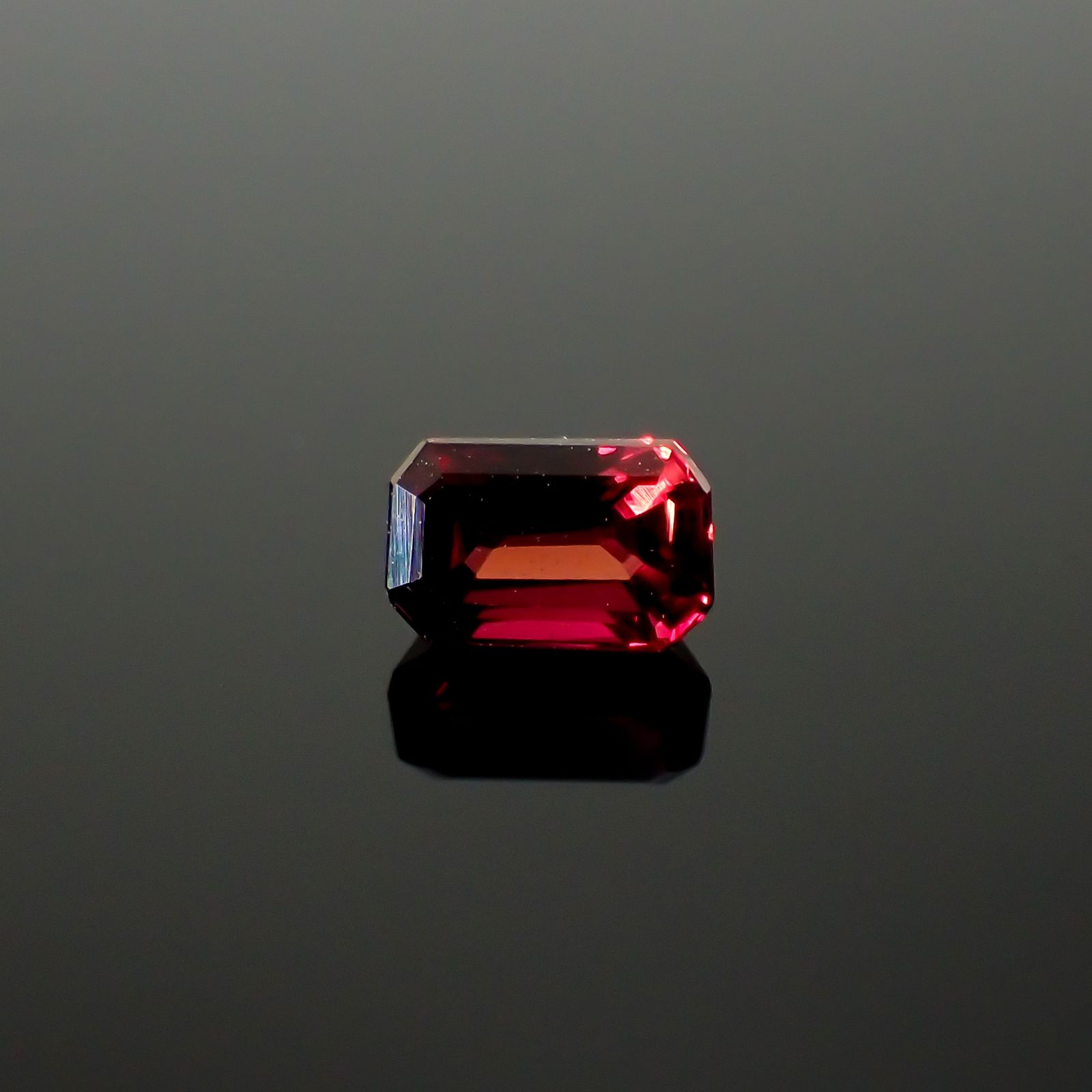 ルビー(宝石名ルビー)タンザニア産 0.42ct 識別済[240226109]4.6x2.9mm前後