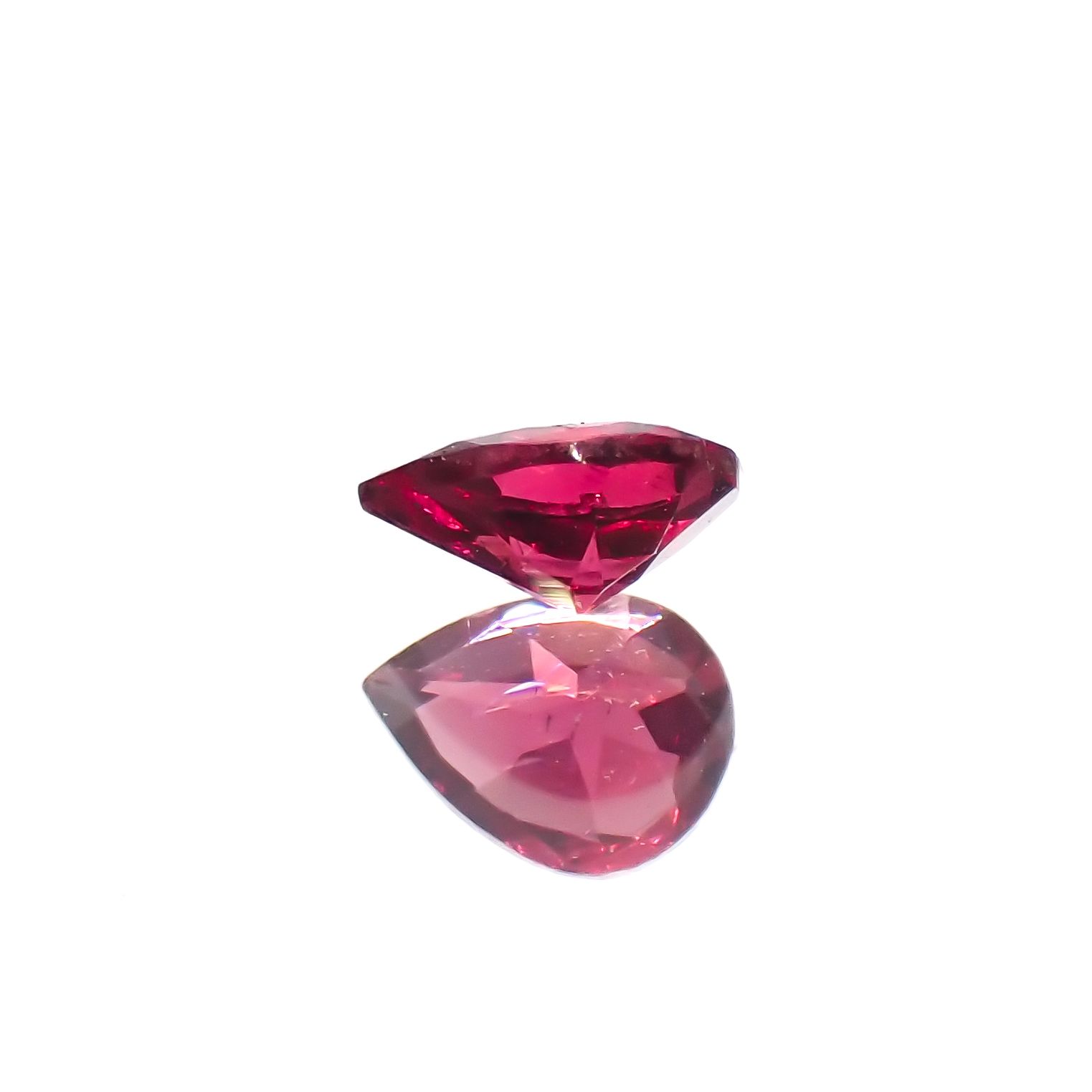 レッドスピネル(宝石名スピネル)タンザニア産 0.16ct 識別済[230522108]4.1x3.1mm前後