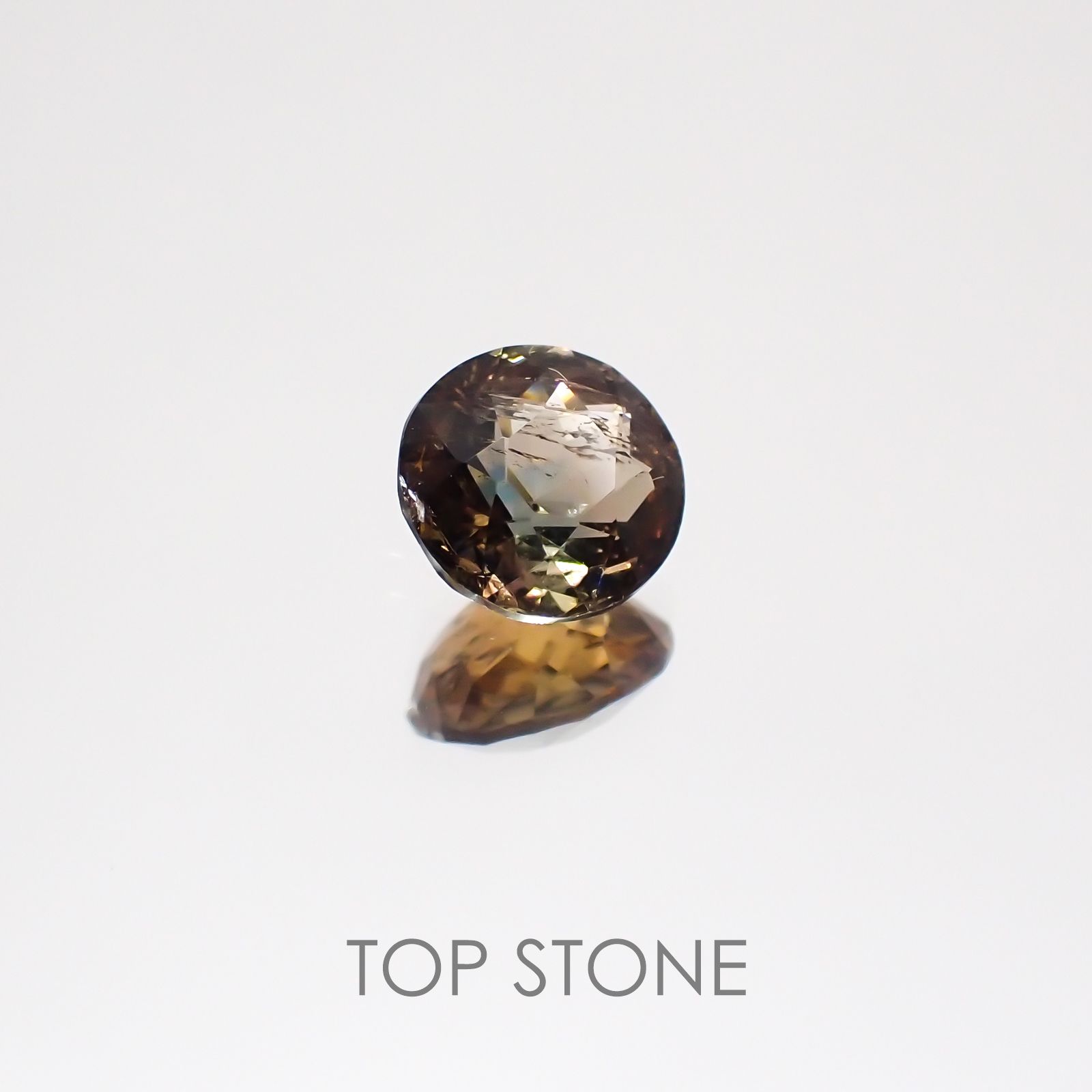 アキシナイト パキスタン産 ルース 0.84ct[20128810]5.8×5.8mm前後