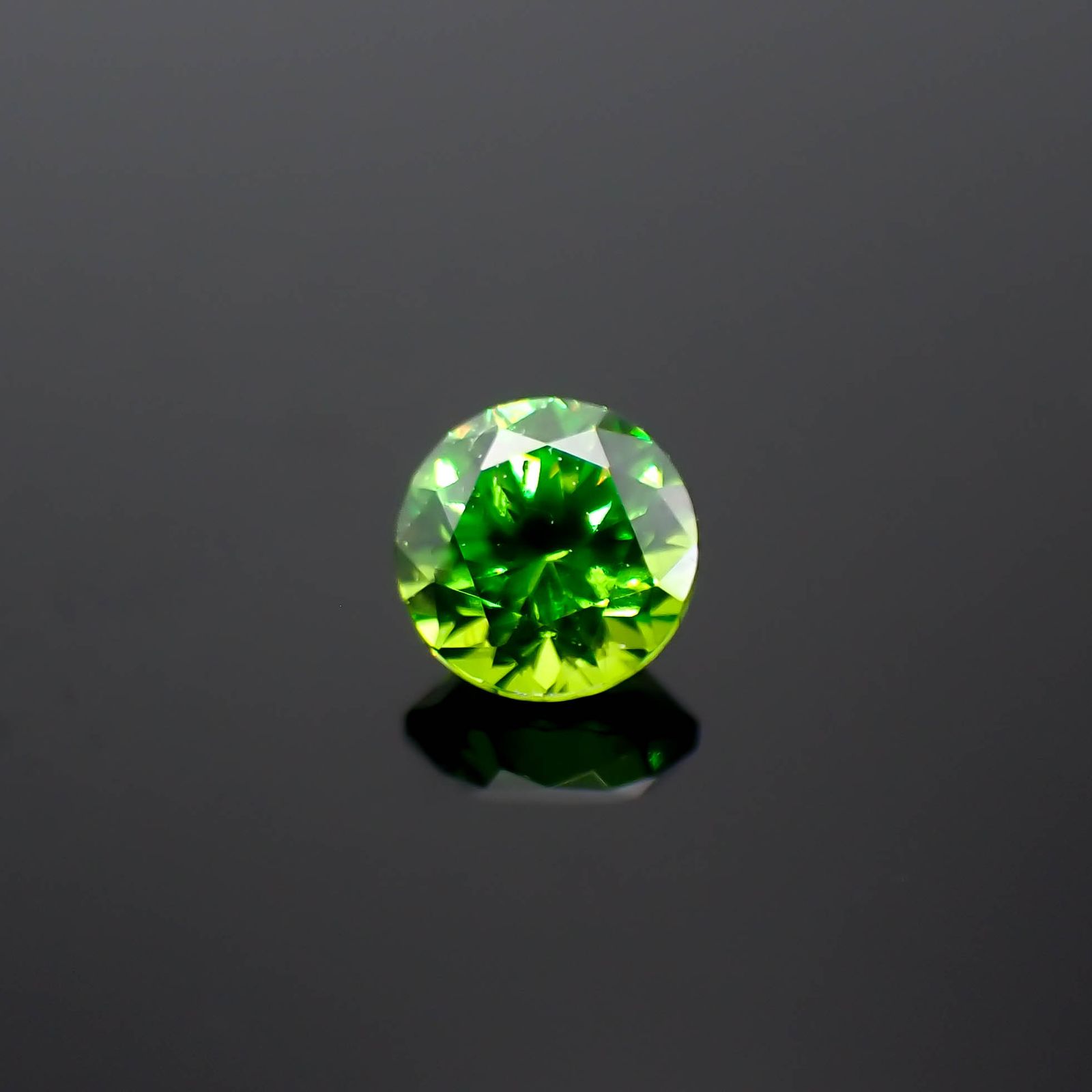 デマントイドガーネット ロシア産 0.24ct[231224557]3.6x3.5mm前後