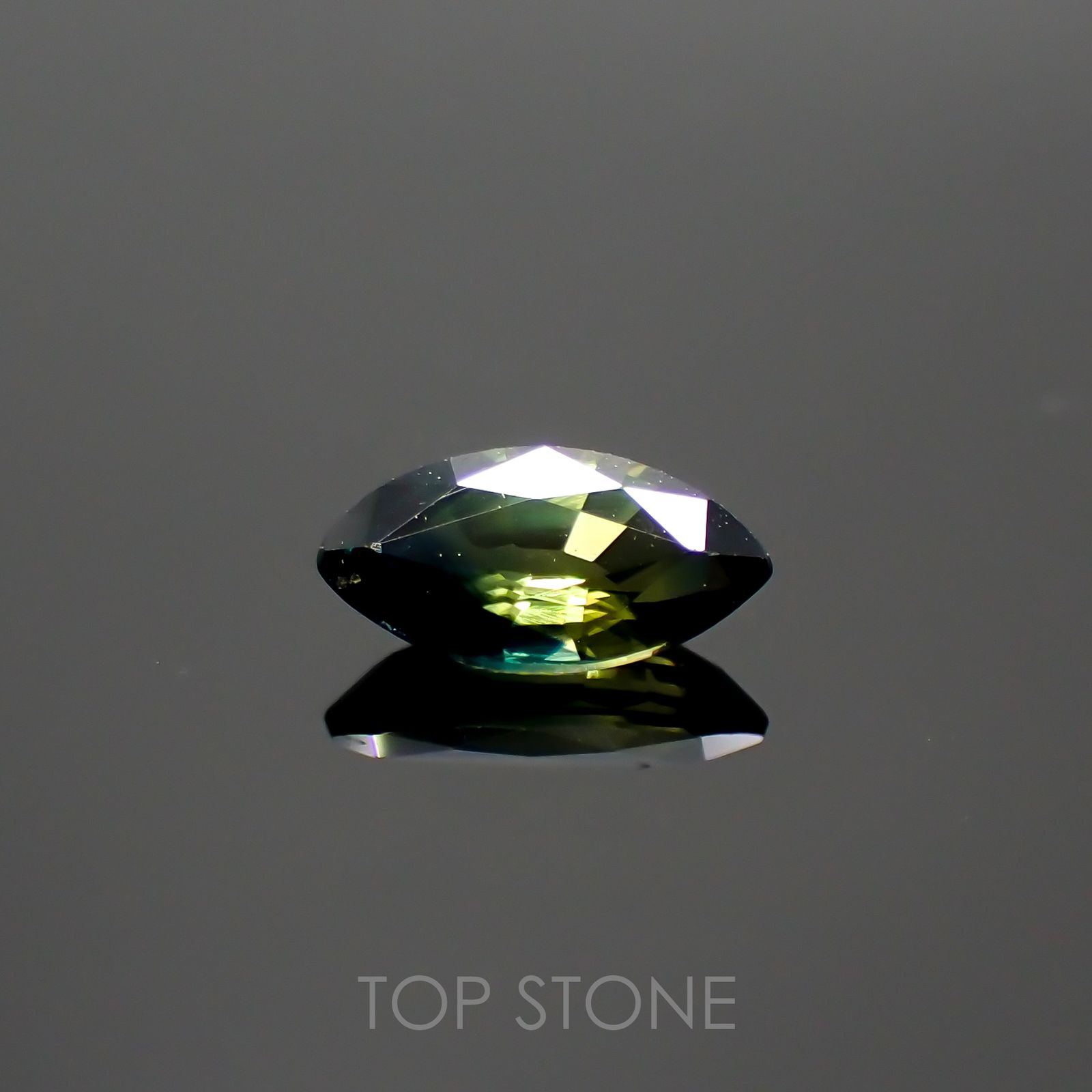 バイカラーサファイア(宝石名サファイア)マダガスカル/オーストラリア産 0.42ct 識別済[220114845]6.5x3.3mm前後